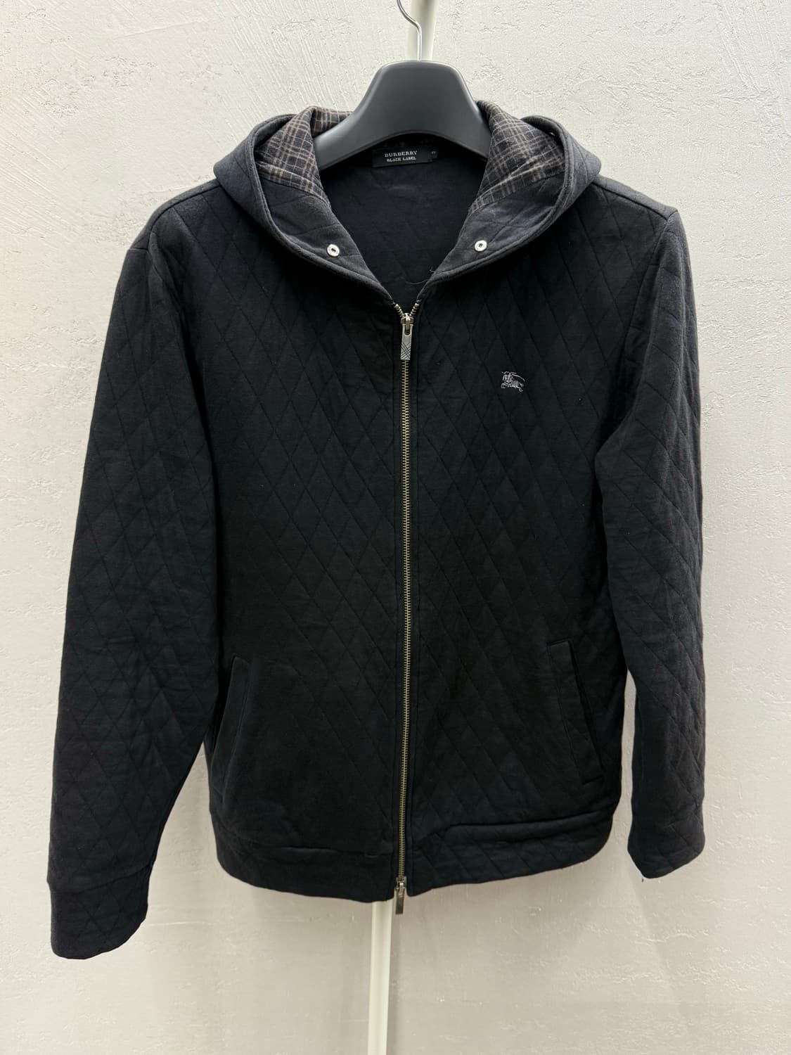 버버리 블랙라벨 퀼팅 후드 집업 블랙 3 상품이미지2