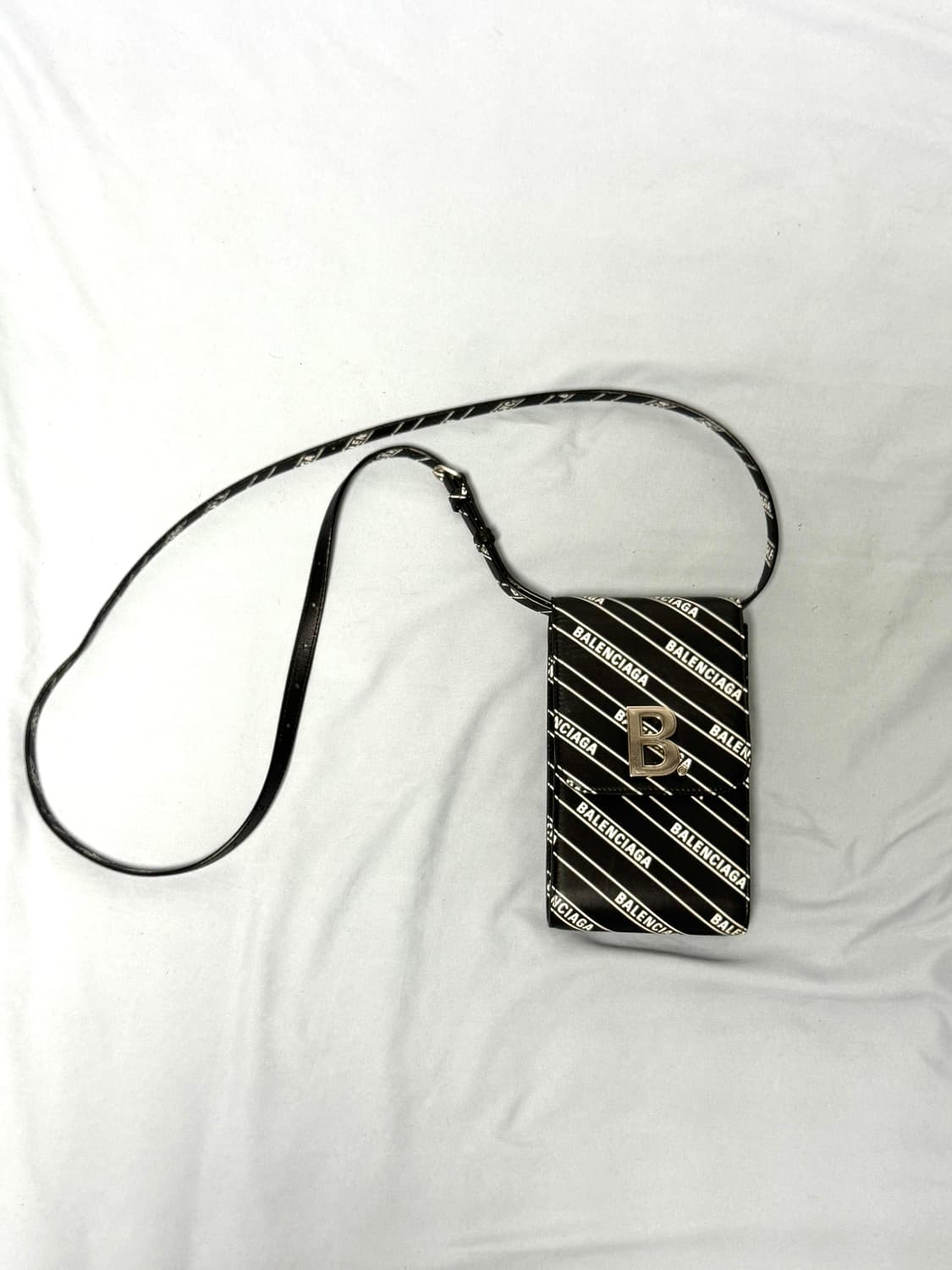 발렌시아가 크로스백 상품이미지1