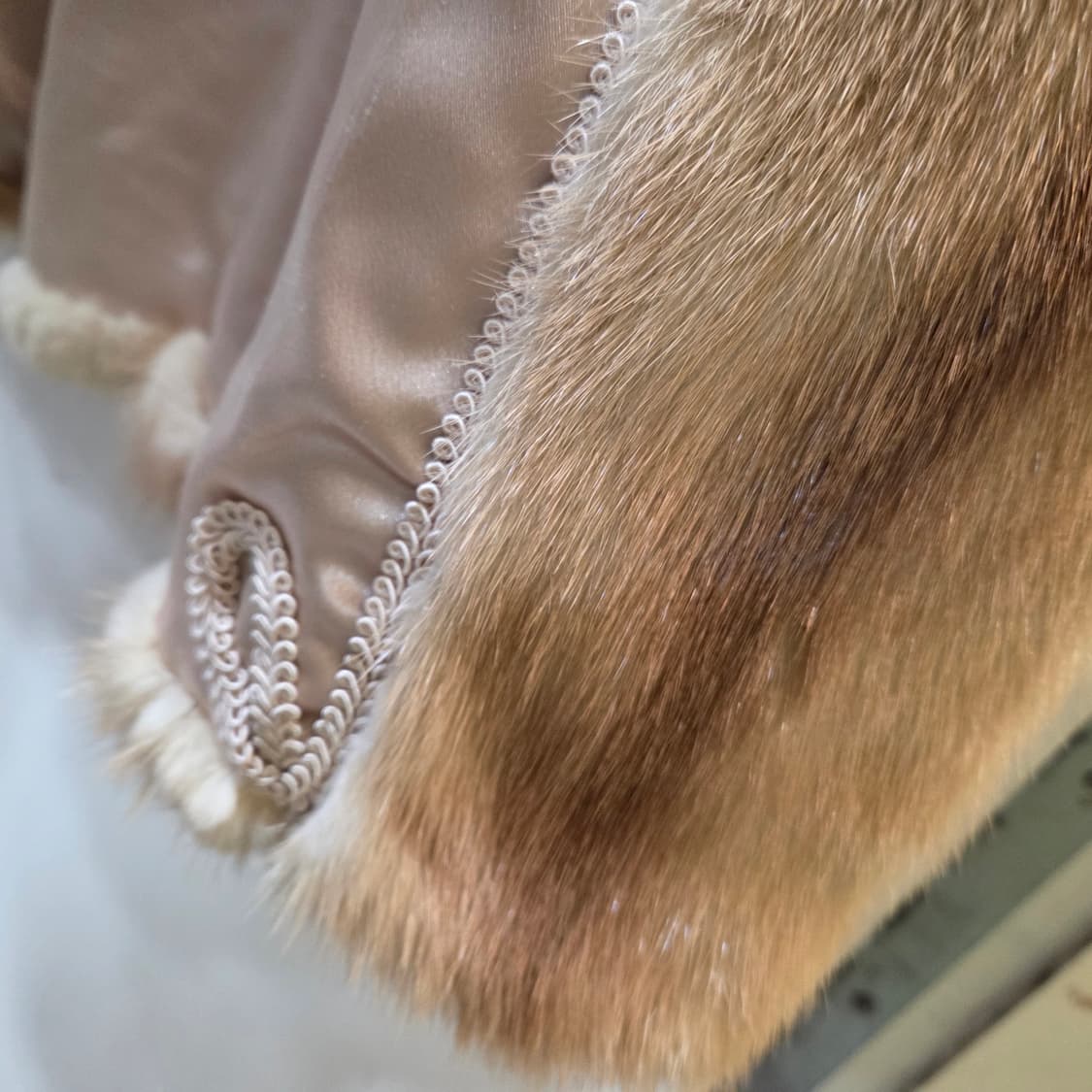 펜디 밍크 후드 롱 베스트 상품이미지5