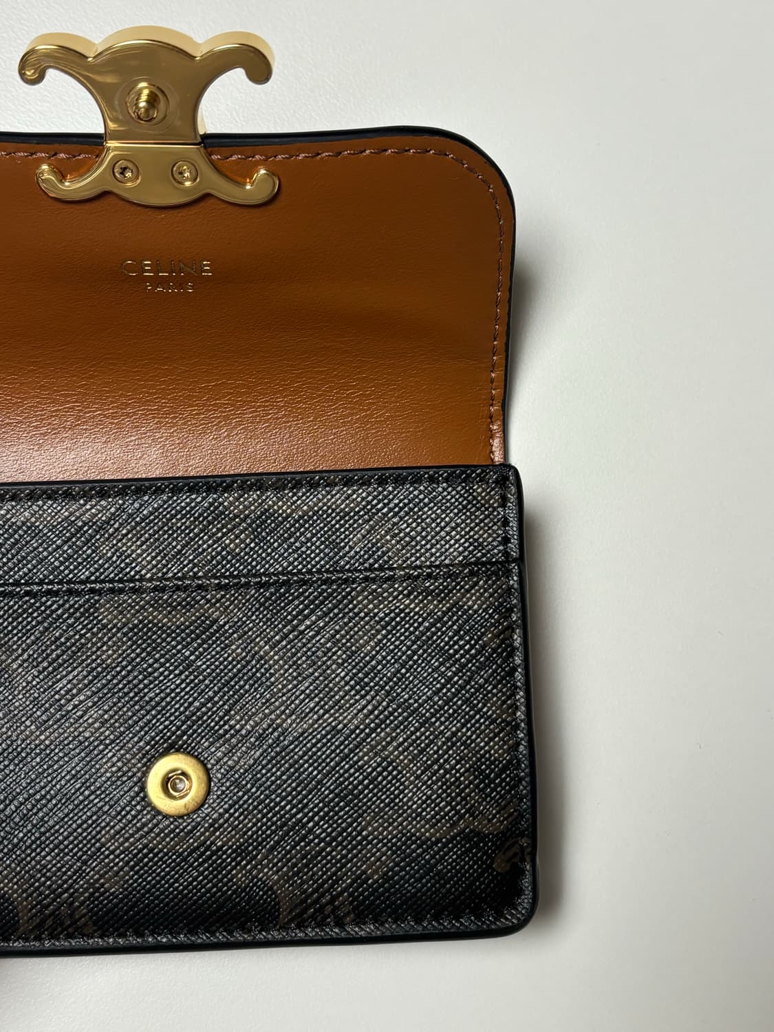 셀린느 트리옹프 캔버스 플랩 카드지갑 상품이미지1