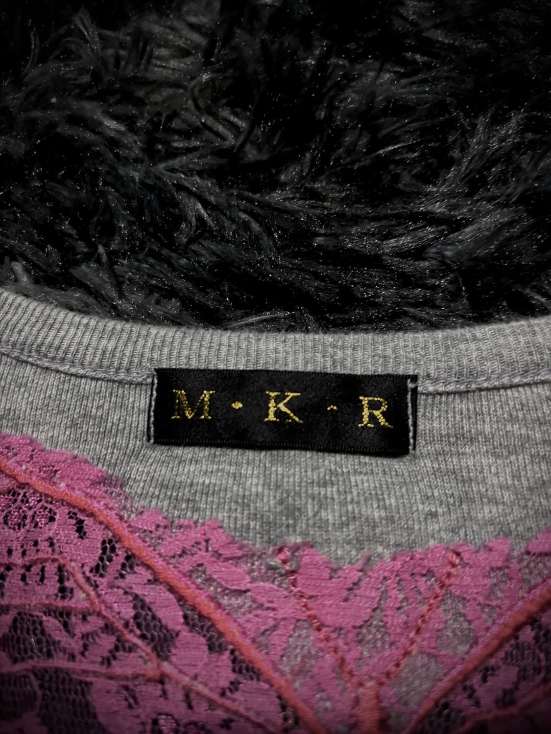 M.K.R 고딕 레터링 큐빅 사이드 레이스 백 나비 그레이 반팔 티셔츠 상품이미지9