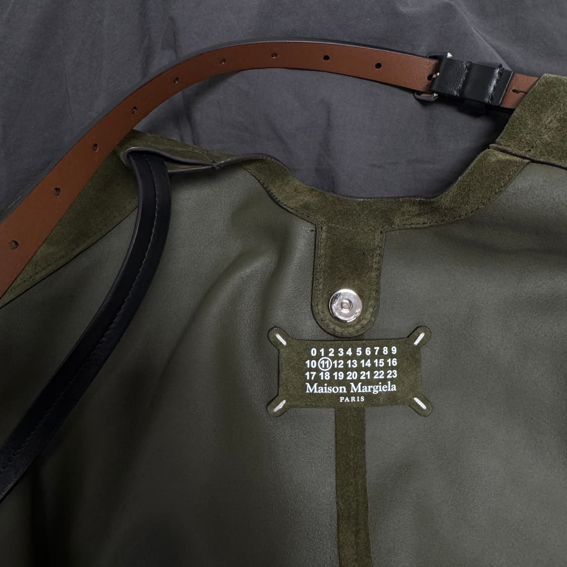 메종 마르지엘라 카키 스웨이드 숄더백 상품이미지3