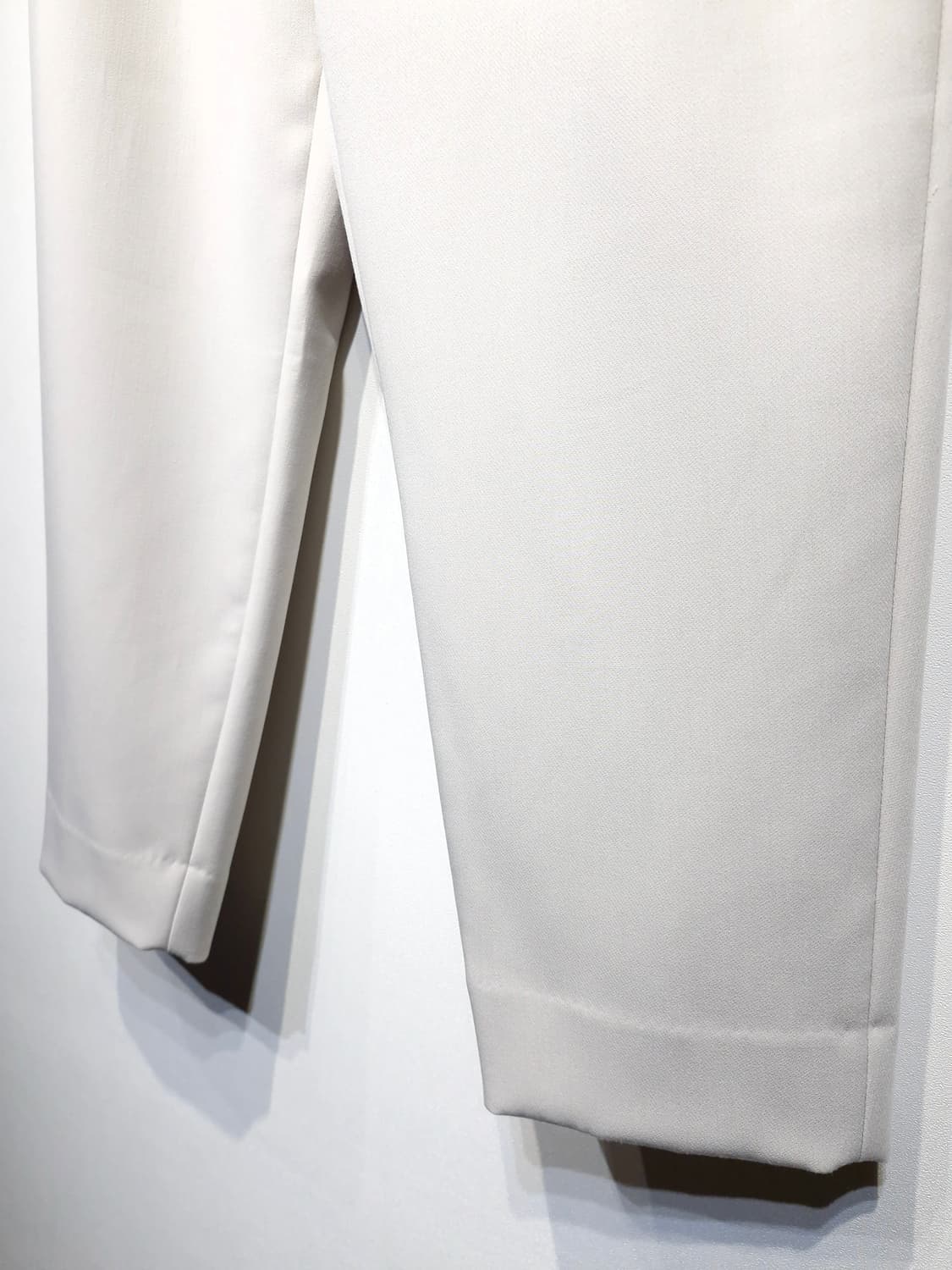 한섬CK 캘빈클라인 22s/s 테이퍼드 슬랙스 라이트베이지 상품이미지4