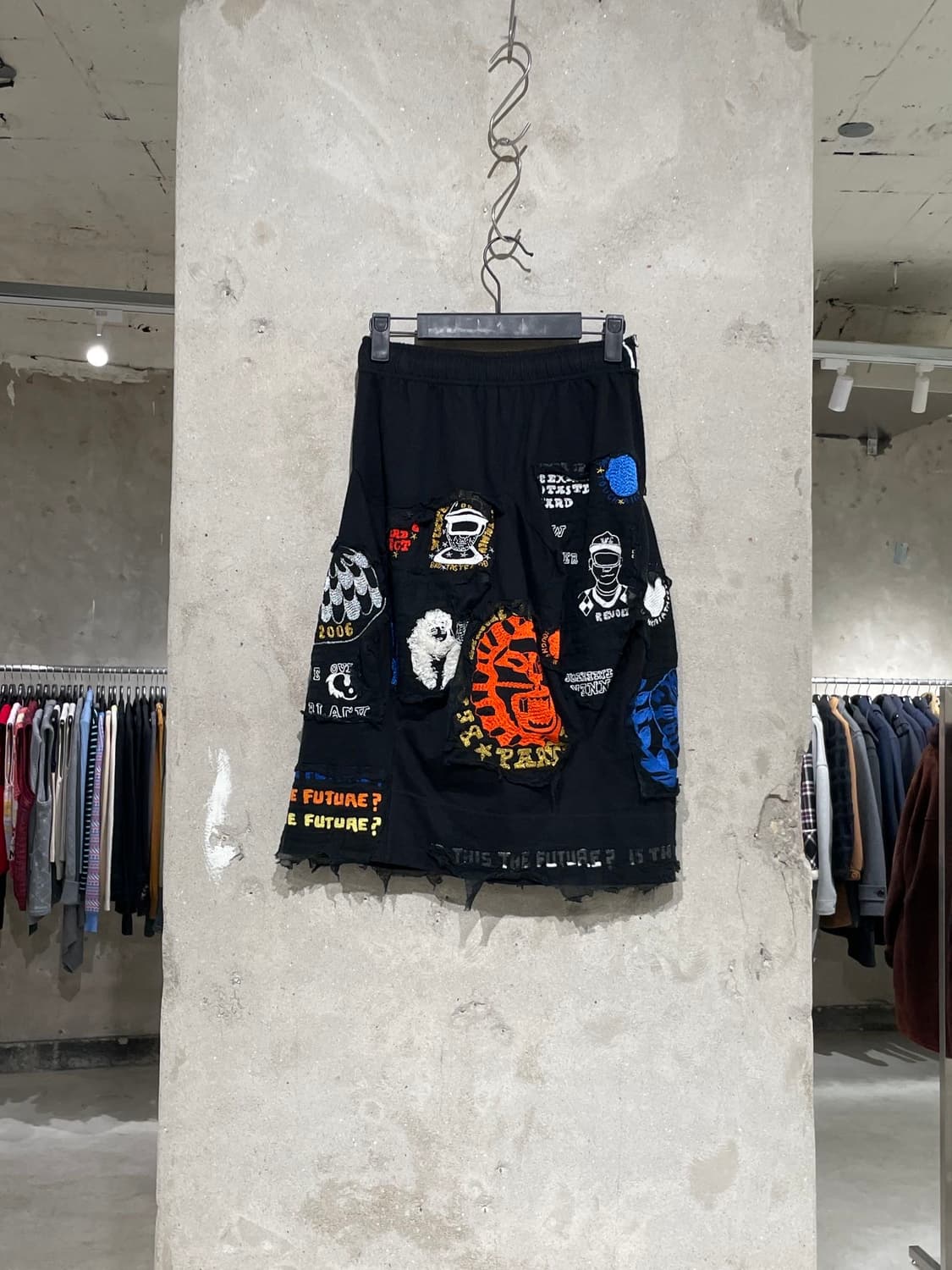 버나드 윌헴 블랙 미스 키티+E 패치 밴딩 미디스커트 상품이미지6