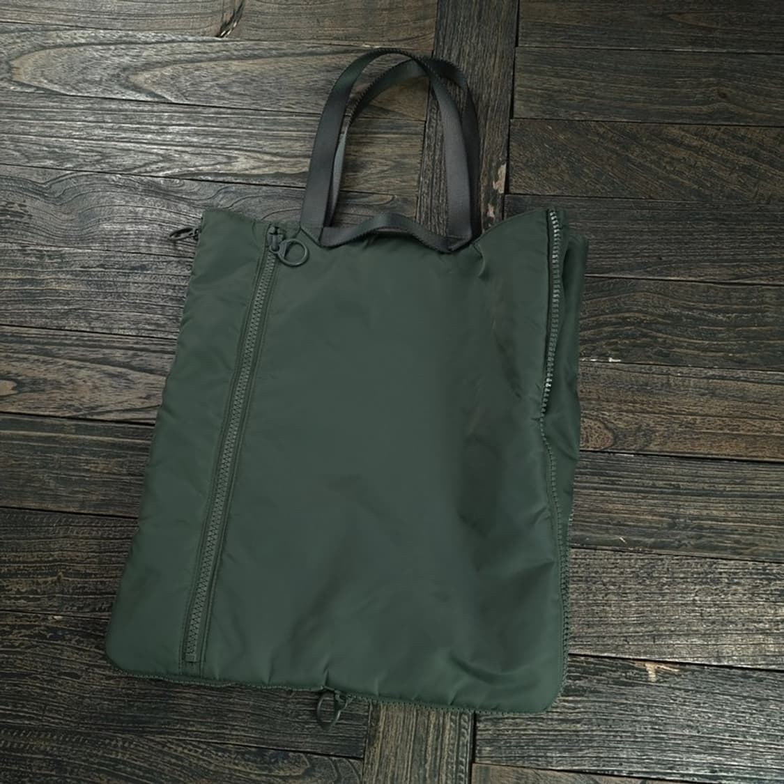 [유니클로 U 르메르] 나일론 토트백 카키 M18972 상품이미지1