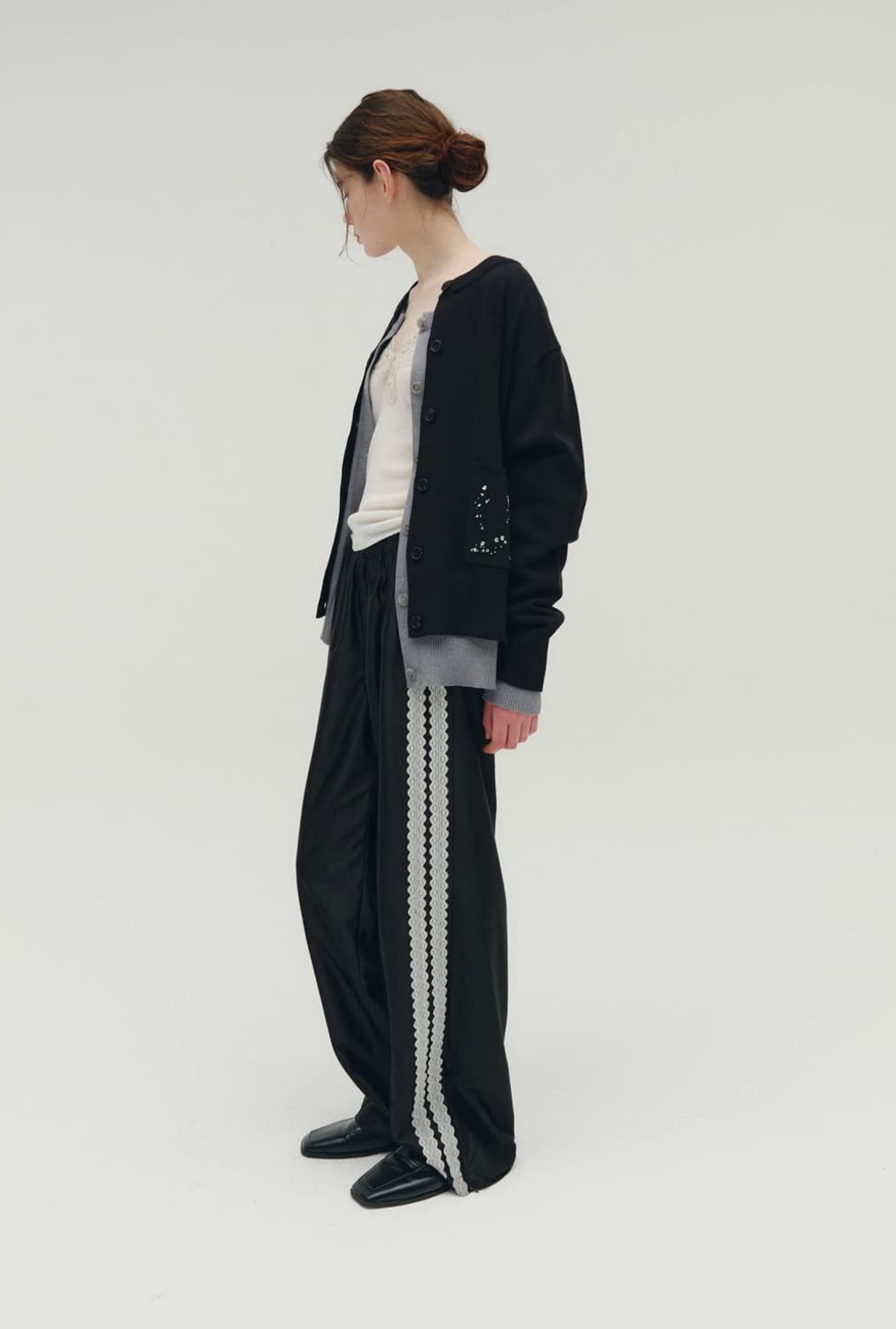 솔티페블 글로시 레이스 트랙 팬츠 블랙 상품이미지1