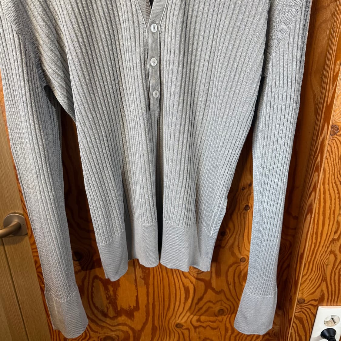 톰포드 리브드 딥 헨리넥 가디건 판매 합니다. 상품이미지2