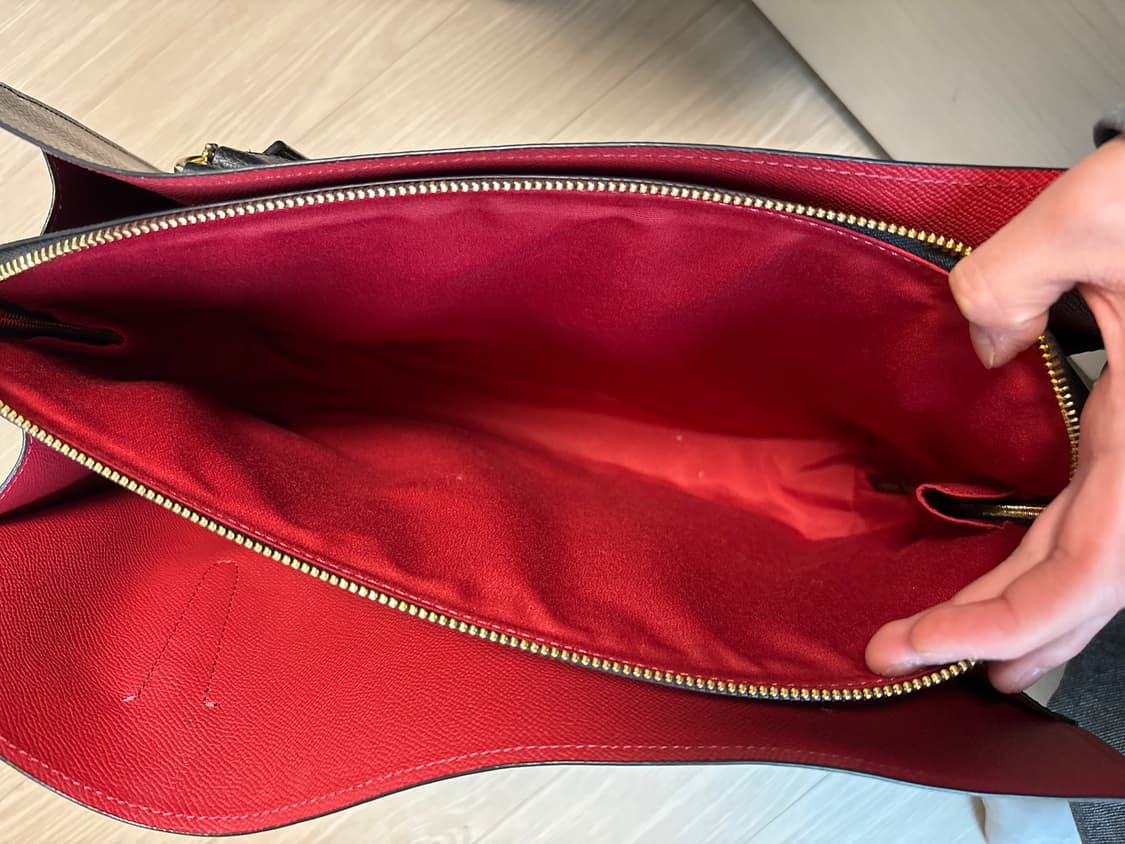 코치 블랙 가죽 토트&숄더백 안감레드 상품이미지5