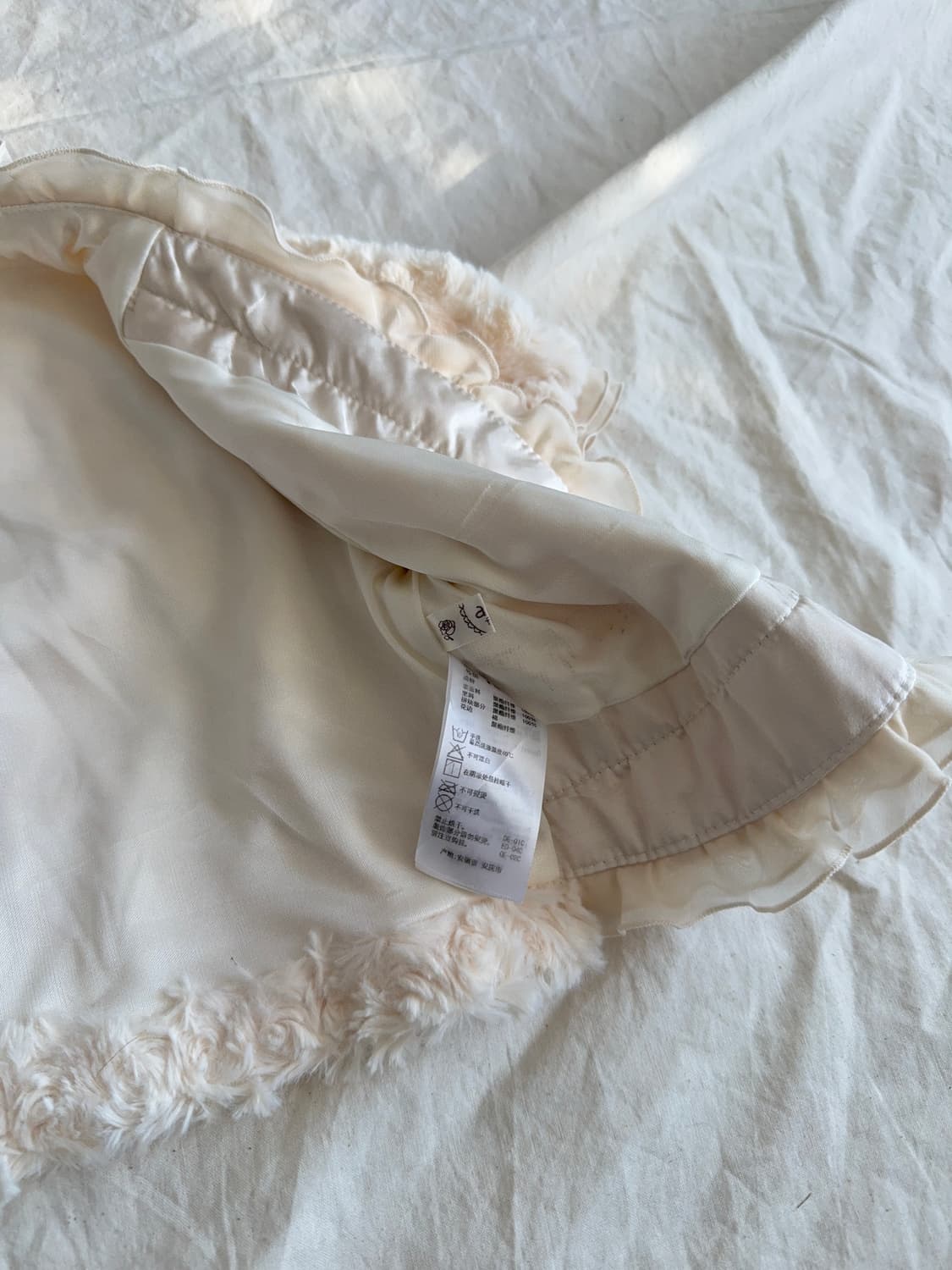 엑시즈팜 라이트베이지 엔틱 페어리 크롭 퍼 볼레로 상품이미지4