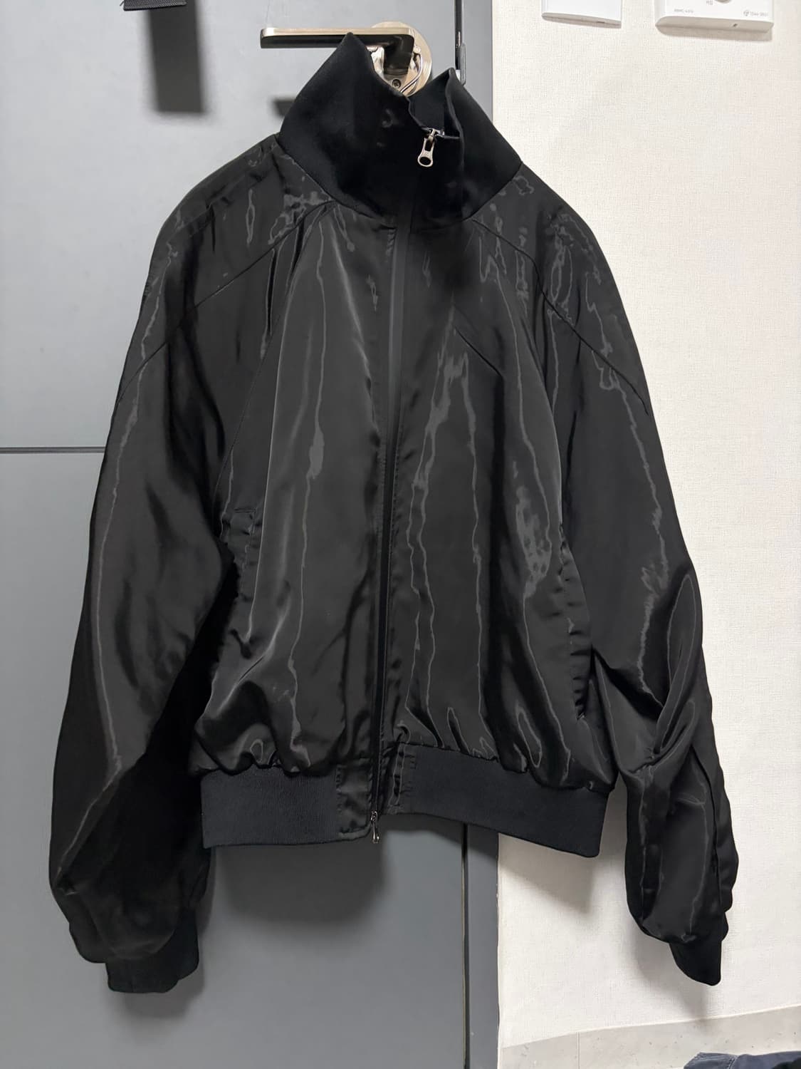 블랙 유광 져지 숏봄버  상품이미지1