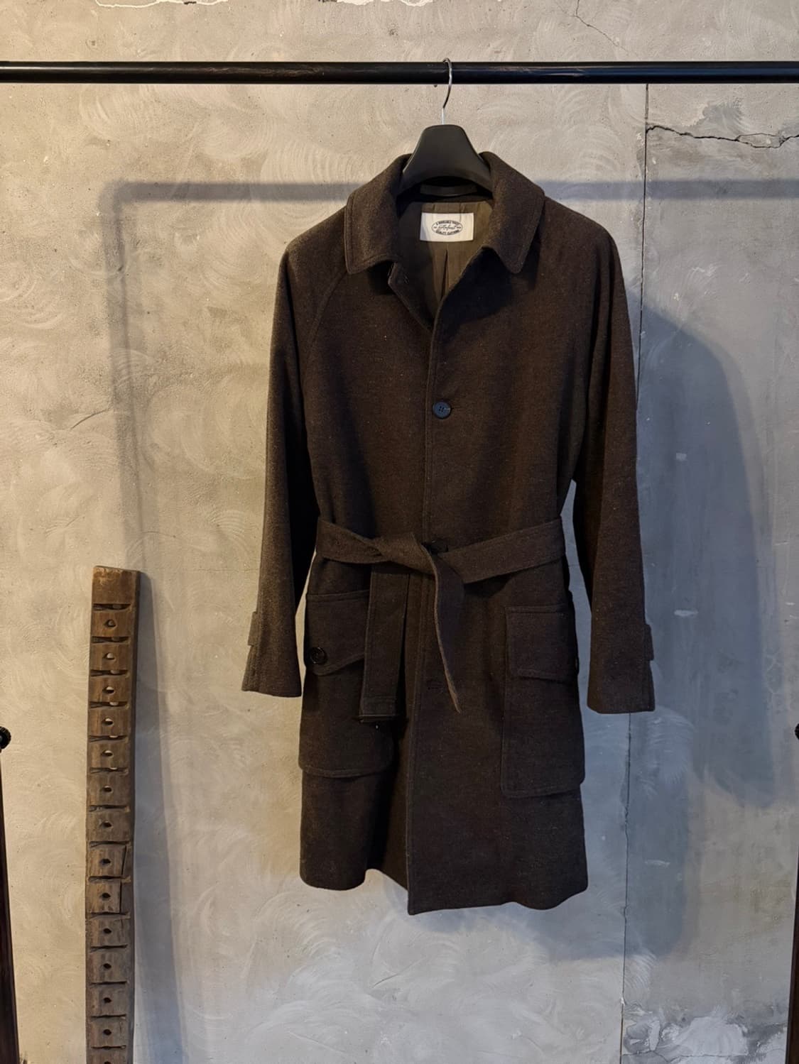 암피스트 벨티드 로브 코트 남성100 상품이미지1