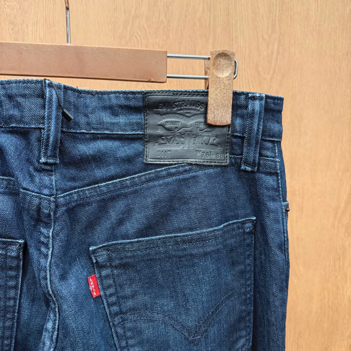 리바이스 511 데님 팬츠 5포켓 레드탭 가죽 패치 디테일 슬림핏 진청 상품이미지5