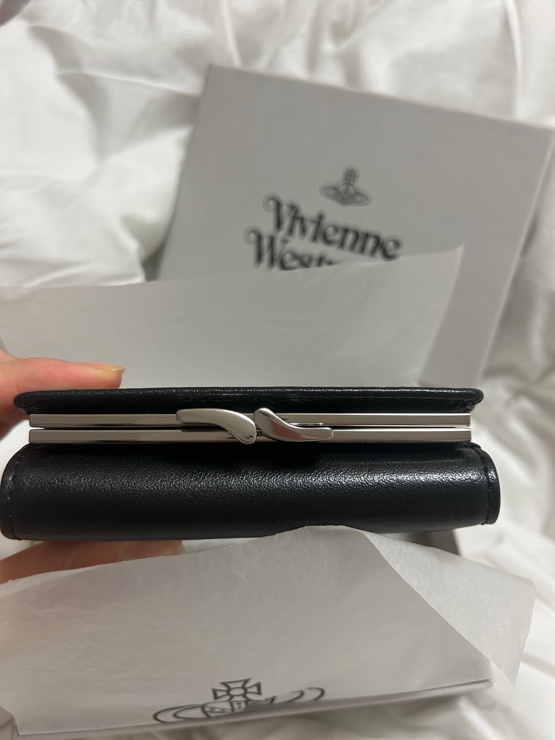 비비안웨스트우드 베티 오브 플랩 반지갑 상품이미지2