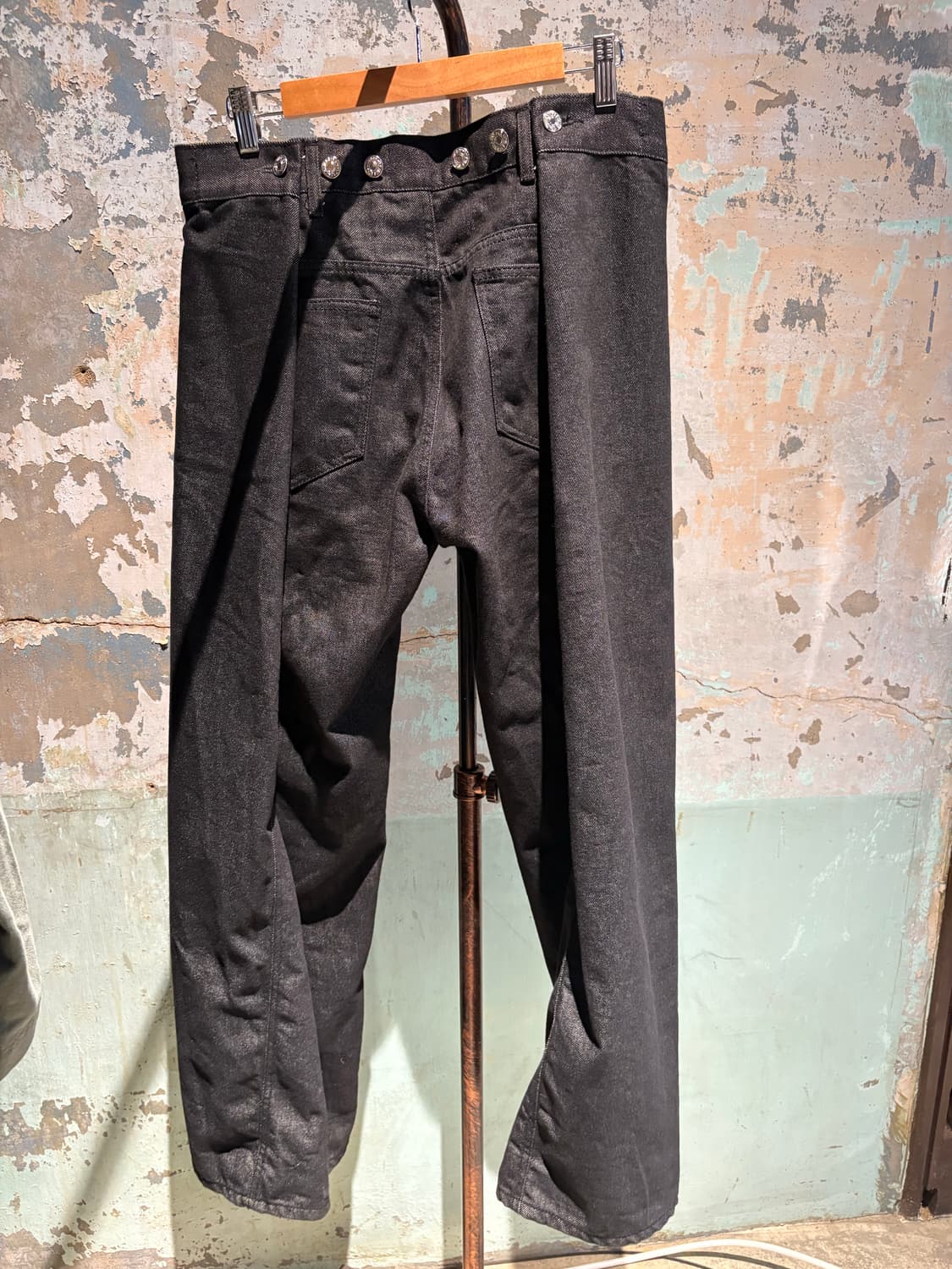 블랙 백버튼 데님 팬츠  상품이미지4