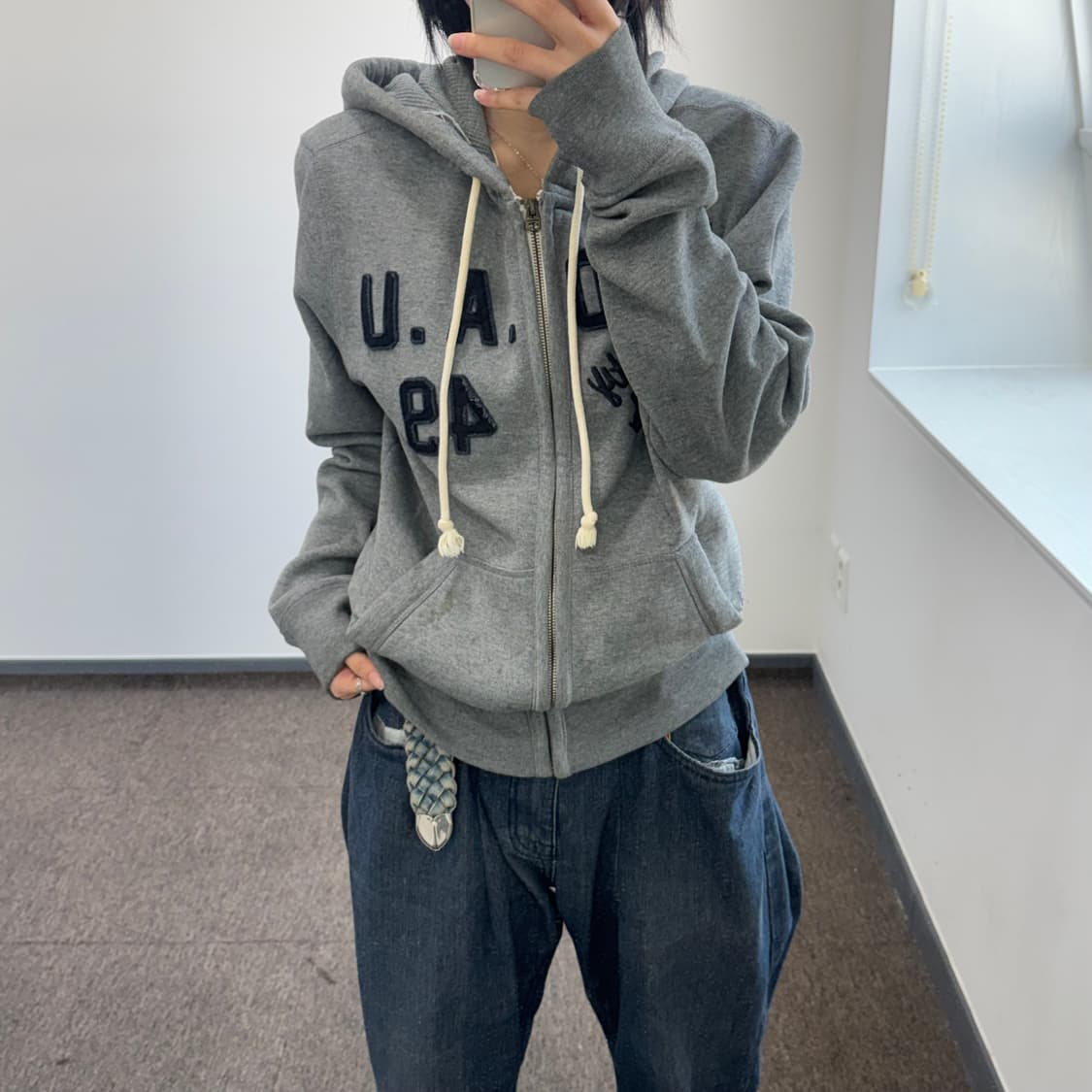 Who.A.U 후아유 네이비 로고 그레이 후드집업 상품이미지1