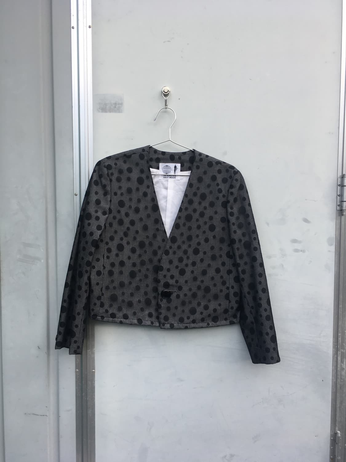 HALF MOON Black Dot Pattern V-neck Cropp 상품이미지1