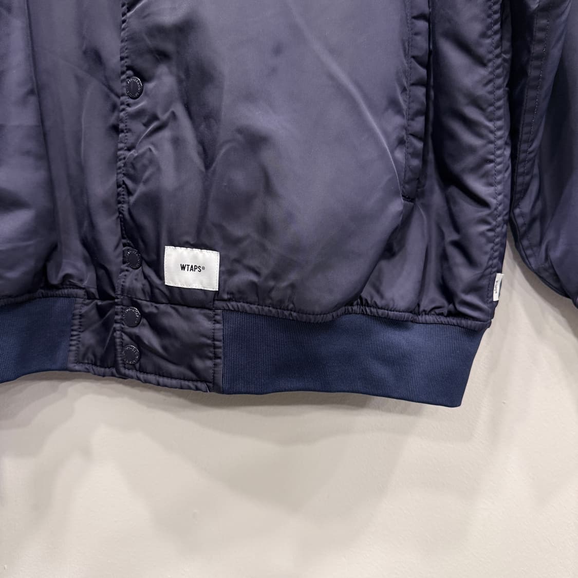 더블탭스 크로스본 바시티자켓 상품이미지5