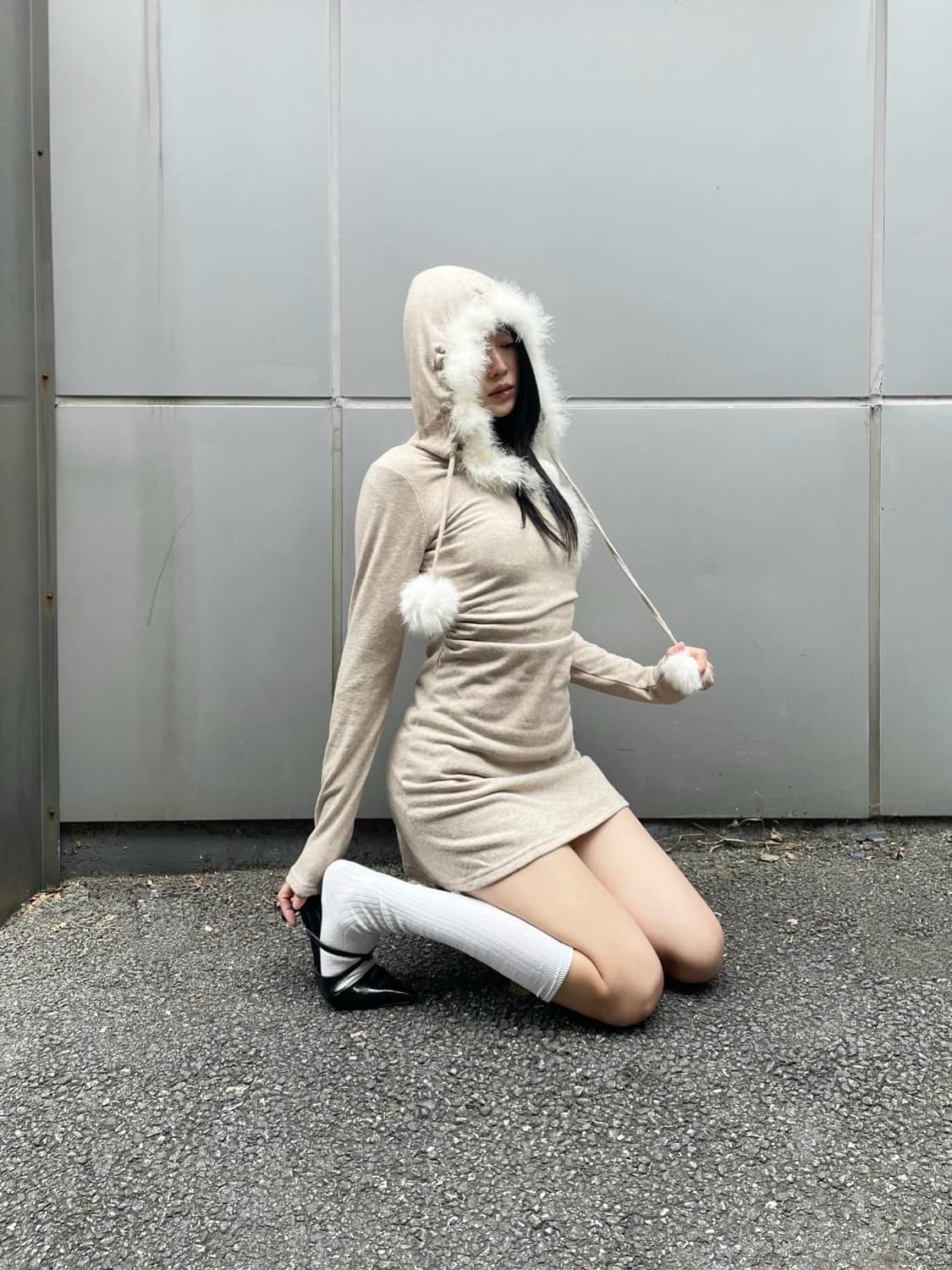 Furry trim hoodie mini dress 상품이미지1