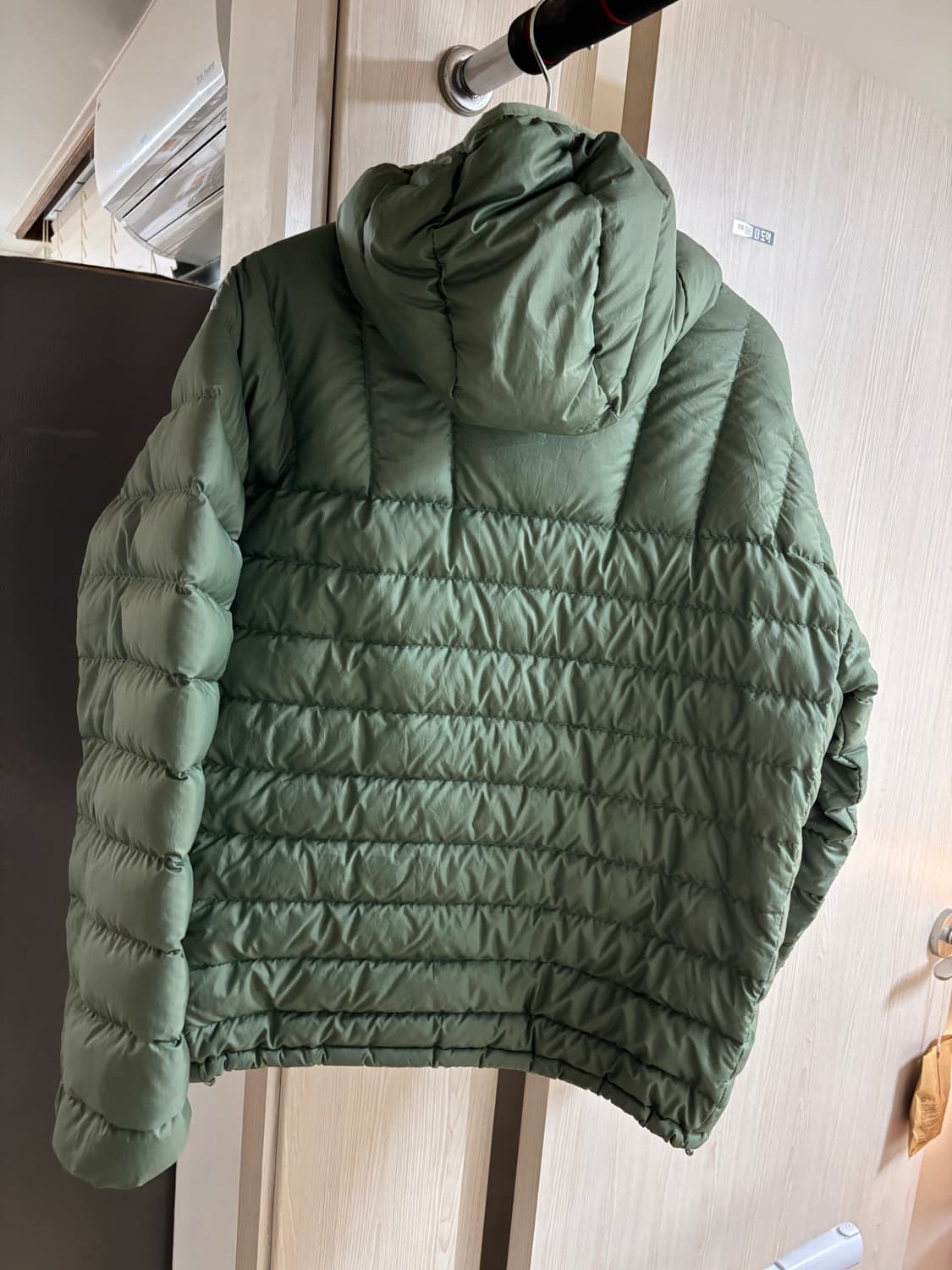 슈프림 경량패딩 카키 s사이즈 상품이미지2