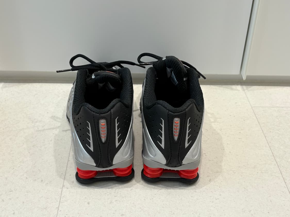 나이키 샥스 R4 메탈릭 실버 레드 상품이미지4