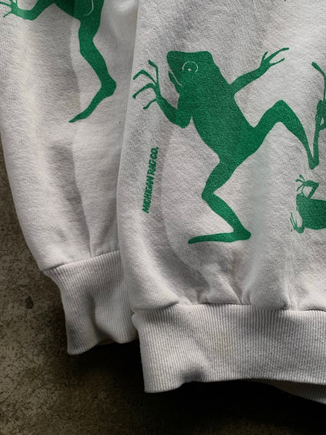 90s 미시건 래그 컴퍼니 개구리 올 오버 프린트 스웻셔츠 상품이미지2