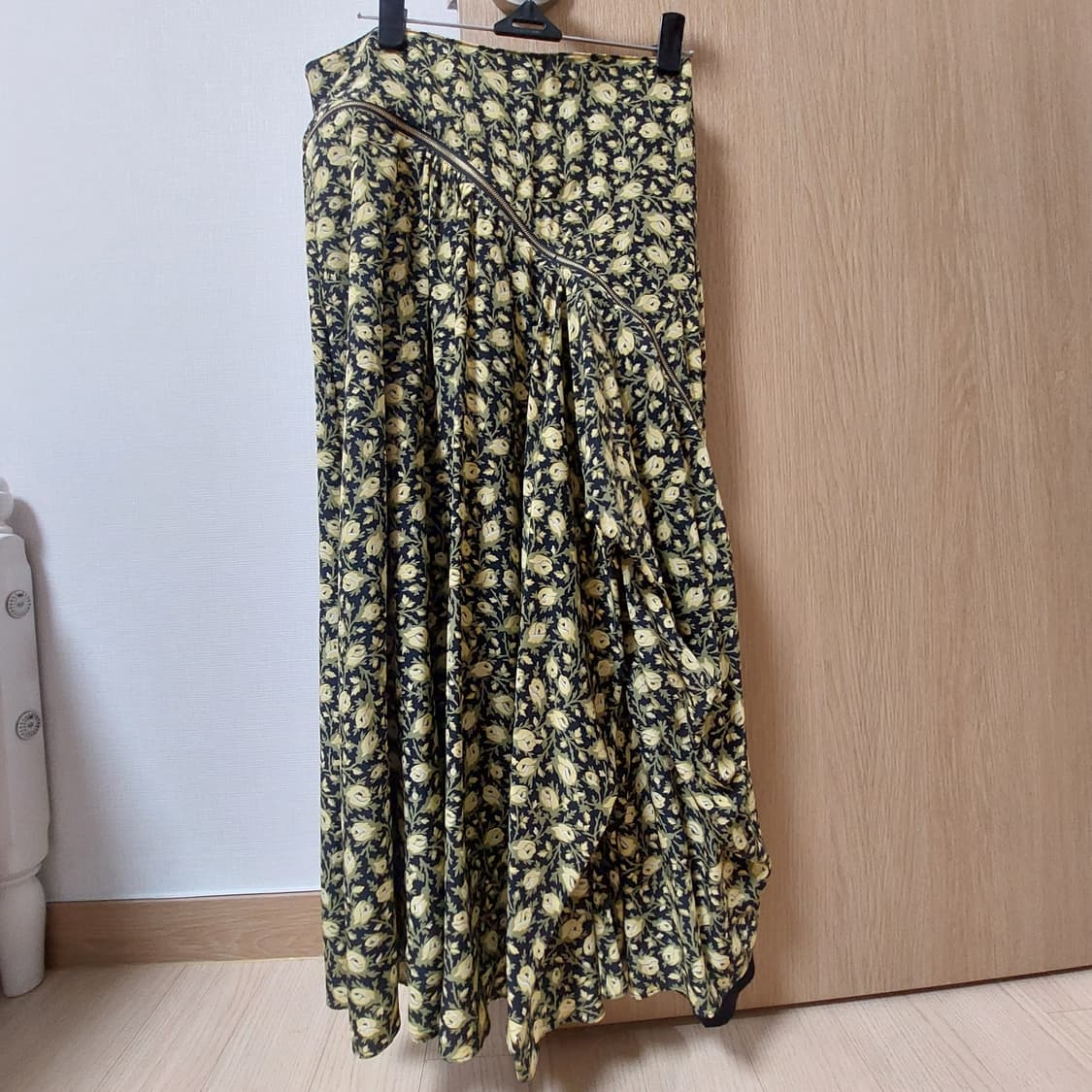 Burberry Zip Detailed Floral Midi Skirt 상품이미지3