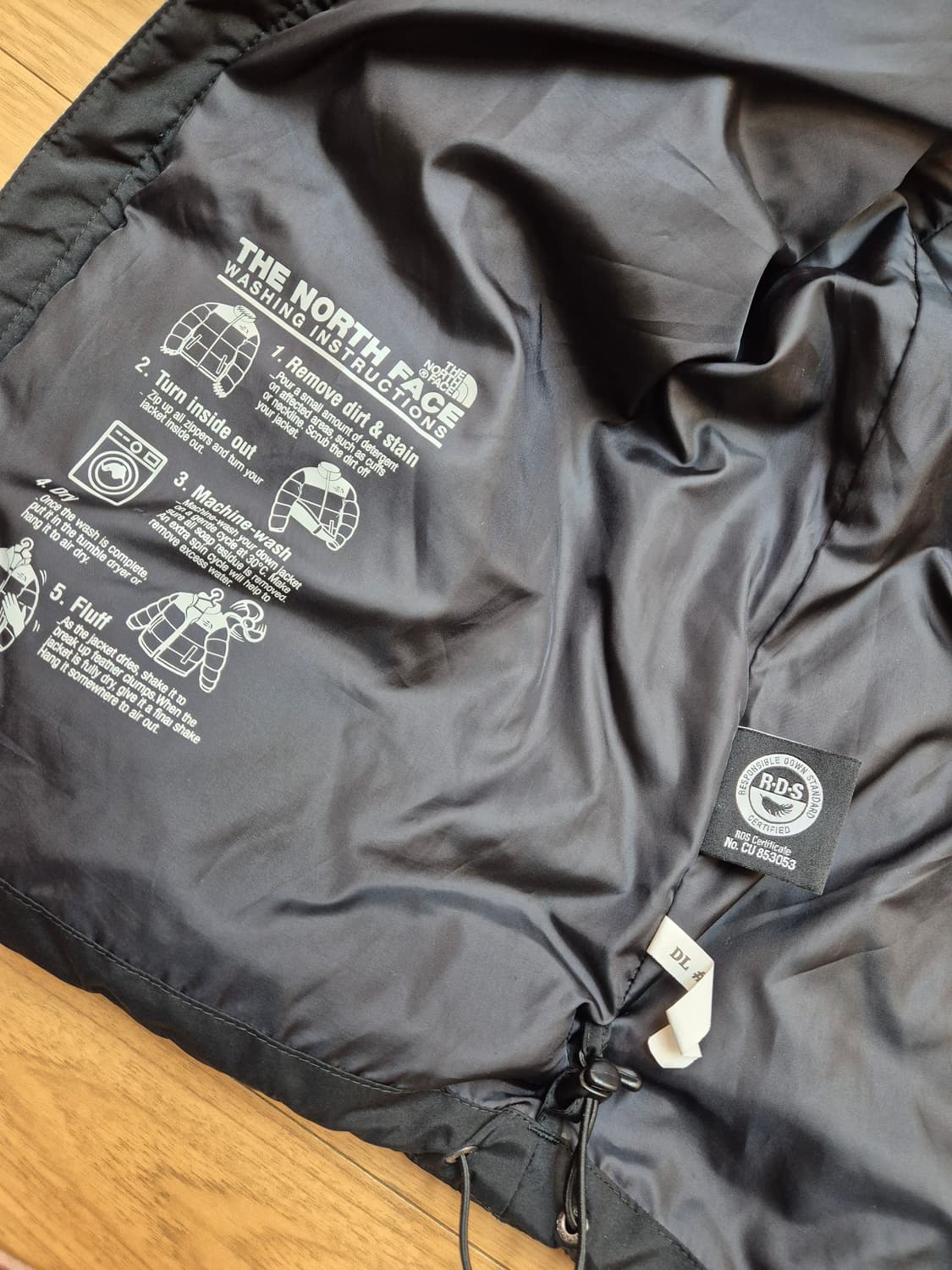 노스페이스 키즈 덕다운 패딩 130사이즈입니다. 충전재는 덕다운 80%  상품이미지7