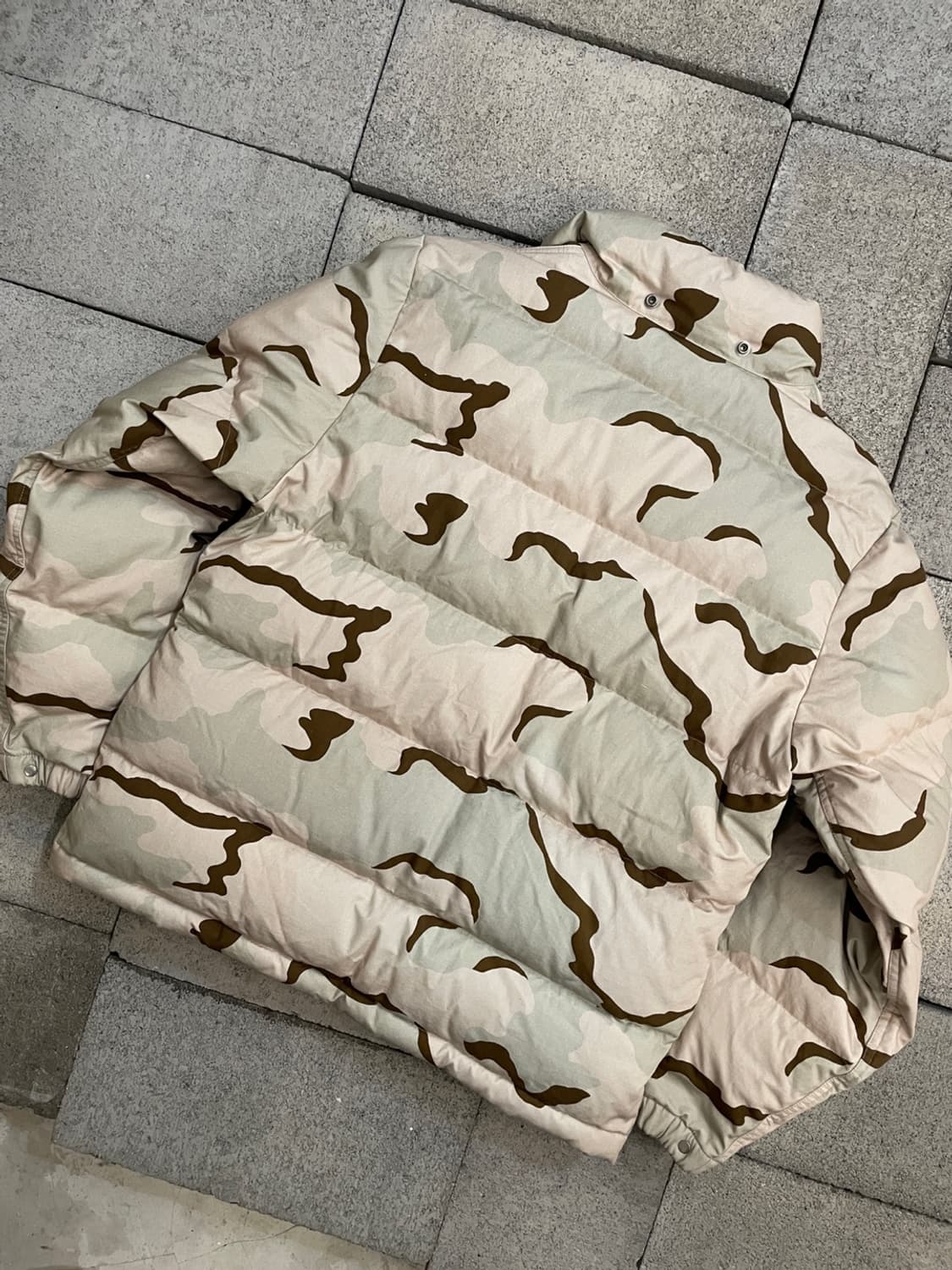 디스이즈네버댓 데저트 카모 덕 다운 패딩 상품이미지4