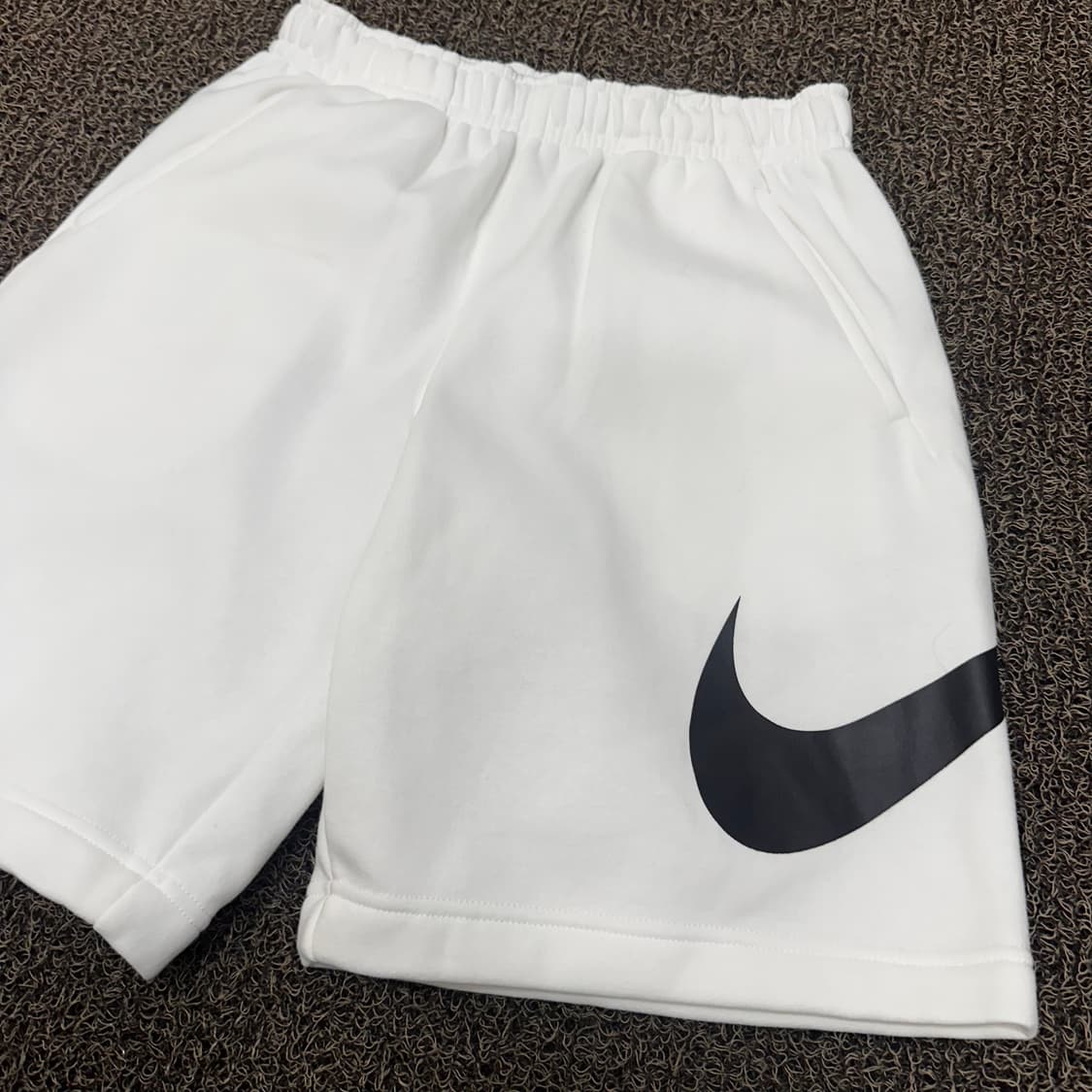 NIKE 나이키 스우시 기모 반바지 운동복 화이트 S 상품이미지2