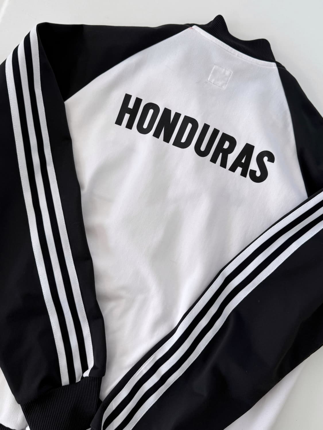 아디다스 루즈핏 흰검 배색 온두라스 파이어버드 트랙 져지 상품이미지3