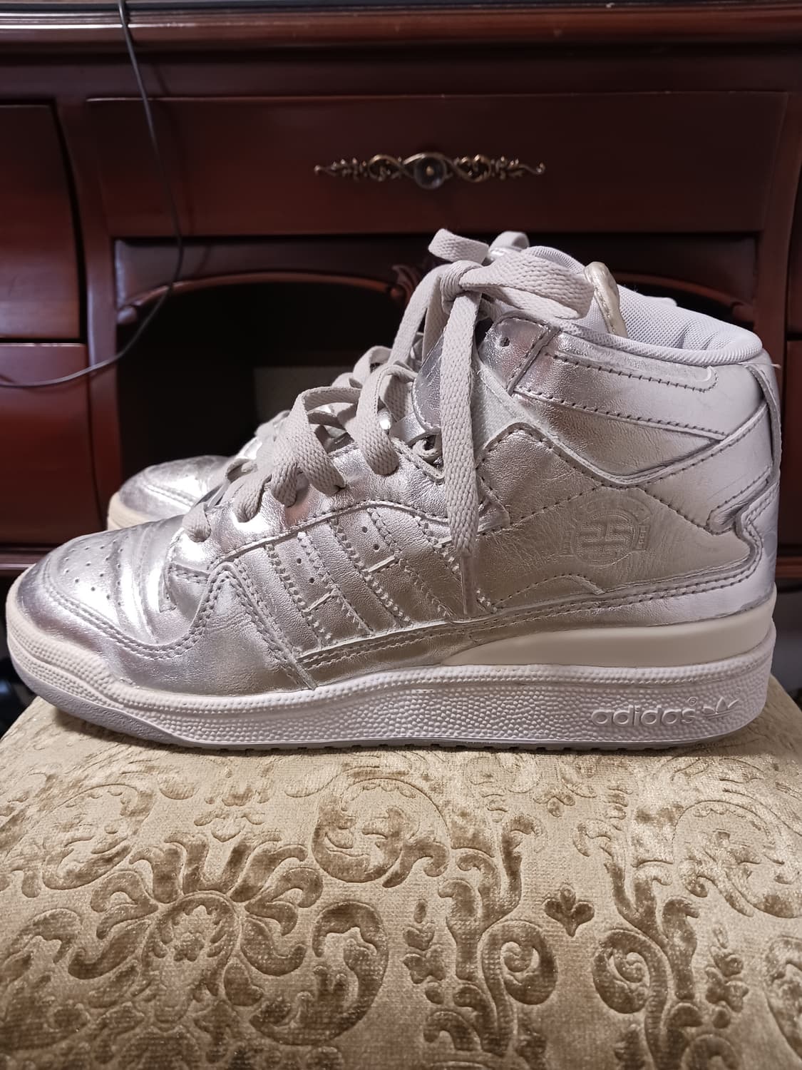 아디다스 포럼미드 25주년 실버스니커즈 상품이미지2