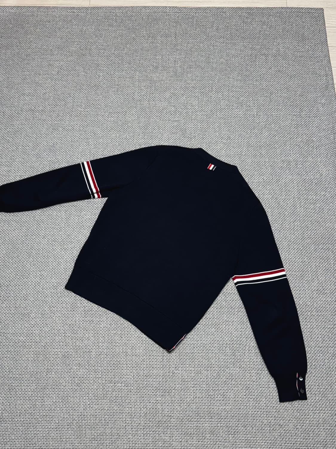 톰브라운 암밴드 밀라노스티치 가디건 상품이미지6