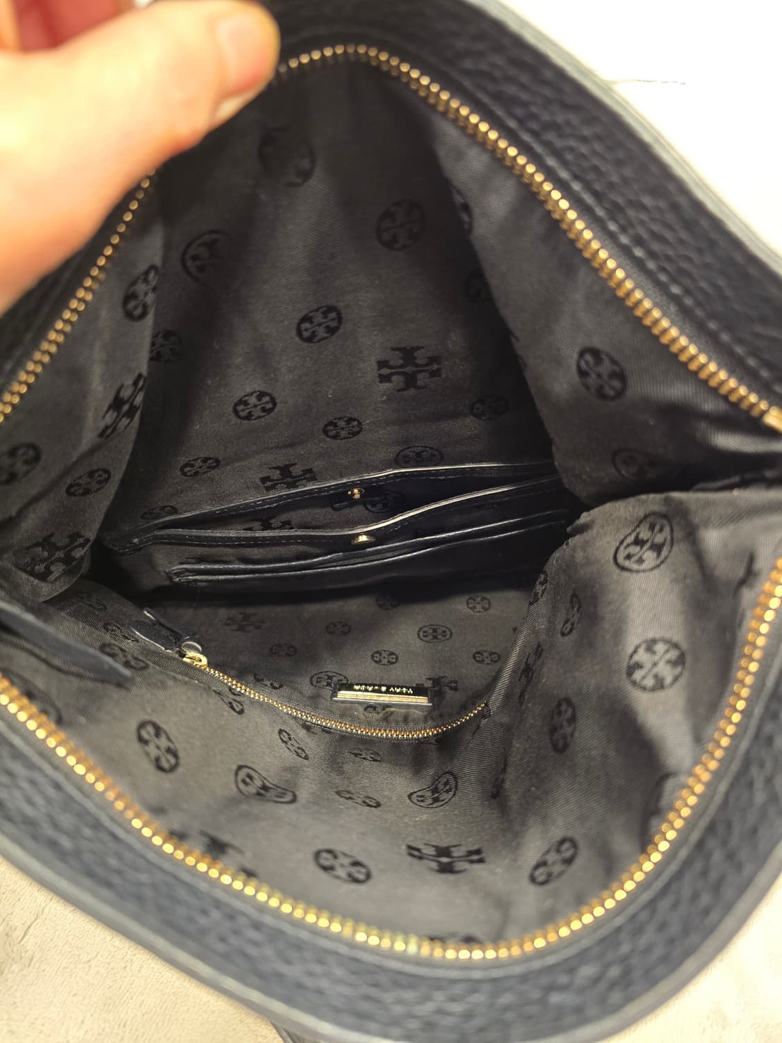 토리버치 테슬  블랙 가죽 크로스백 클러치백 상품이미지8