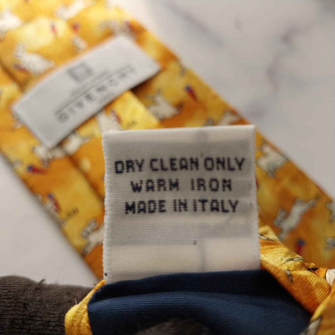 지방시 실크 옐로우 토끼 패턴 넥타이 9.7cm A+등급 K1828
 상품이미지10