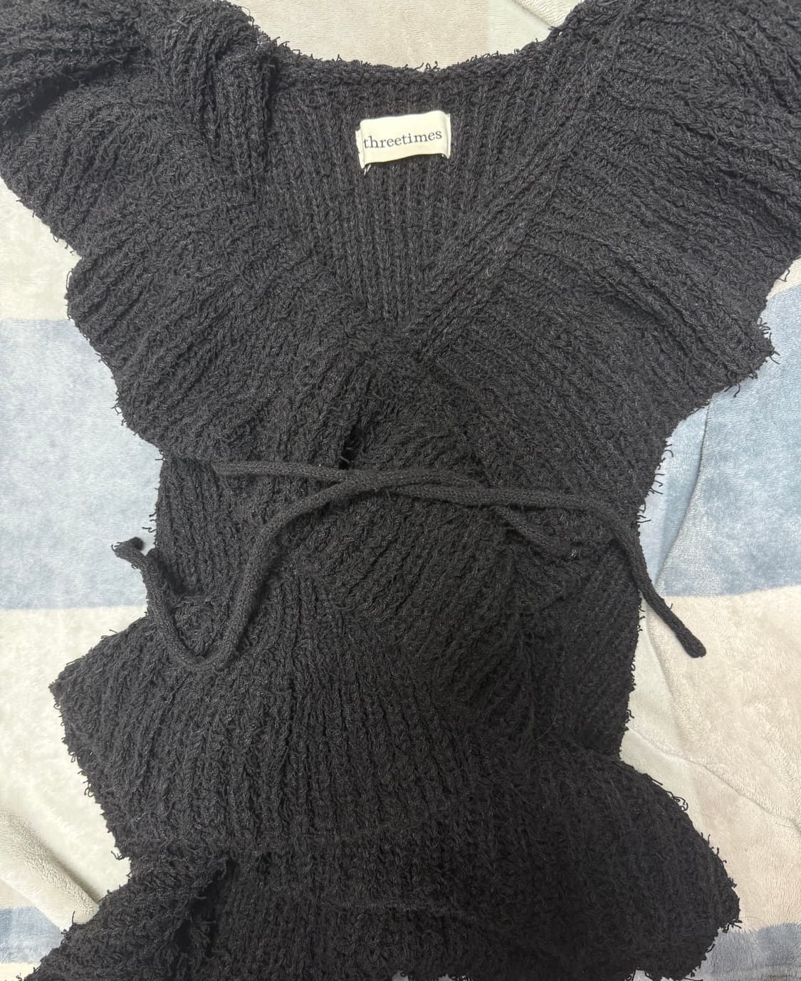쓰리타임즈 러플 니트 베스트 블랙  상품이미지3
