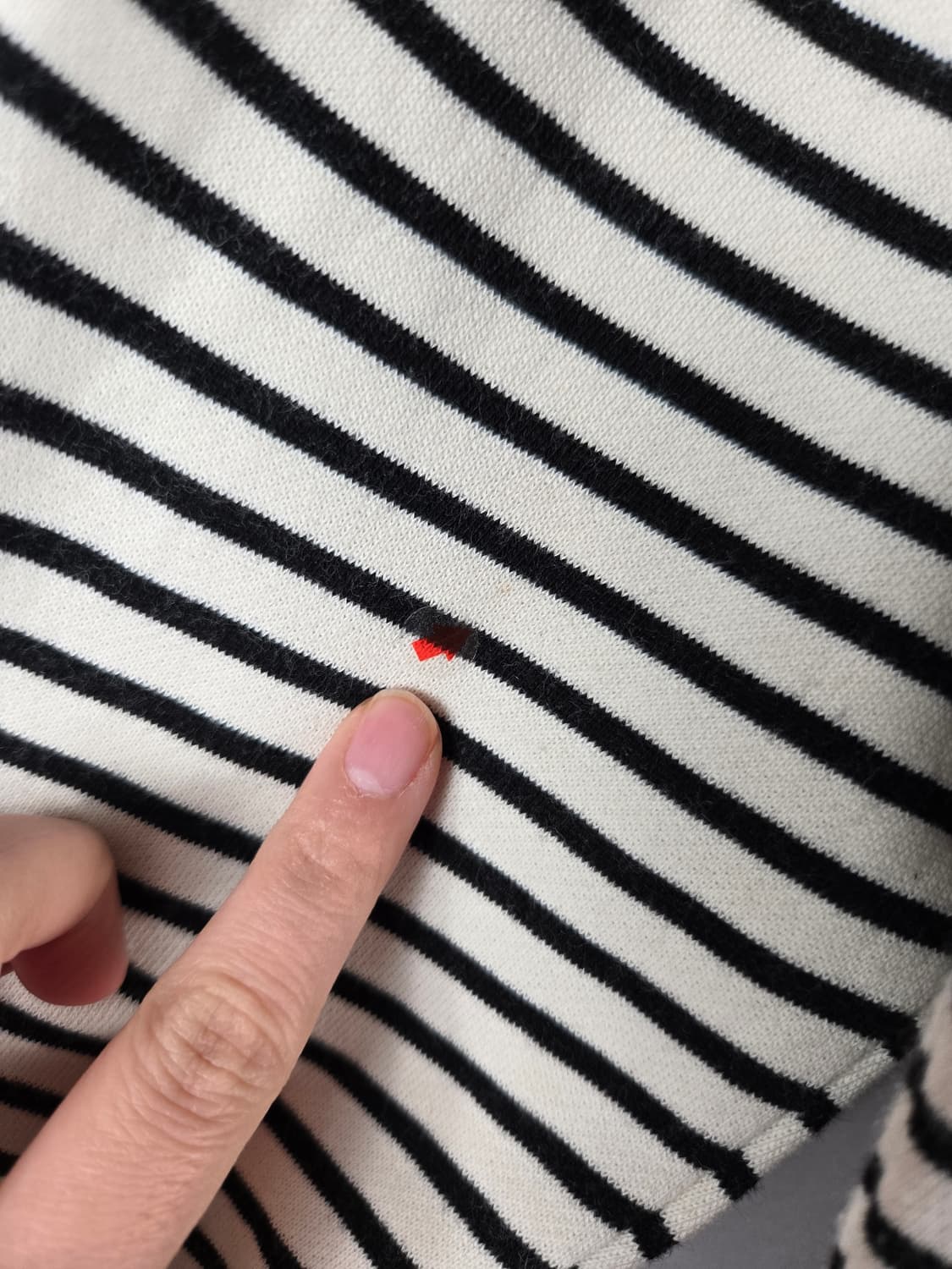 [무료배송]게스 F 여성 스트라이프 반집업 숏 스웨트 맨투맨 티셔츠 상품이미지10