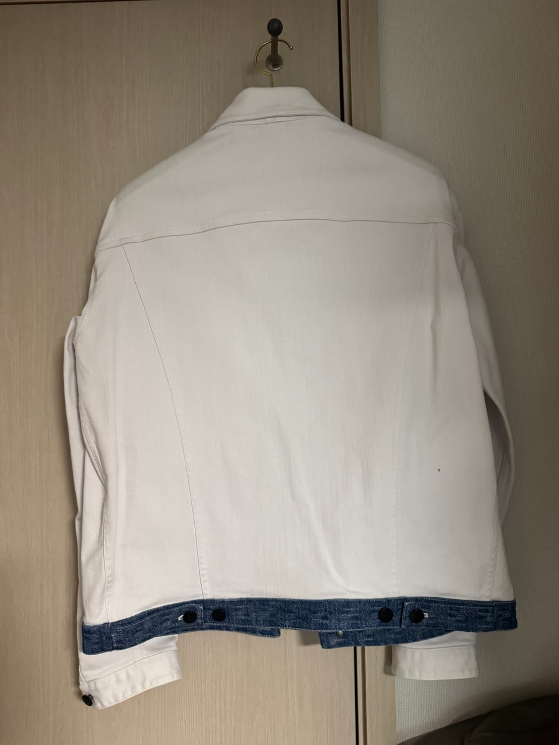 펜디(FENDI) 화이트 데님 자켓 판매 52사이즈 상품이미지2