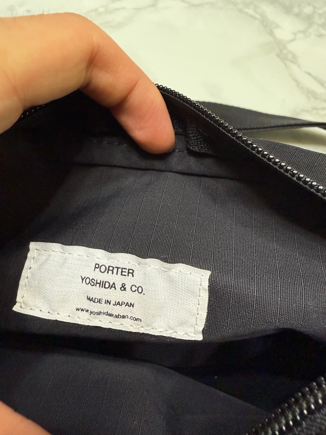 포터 프레임 숄더백 블랙 상품이미지3