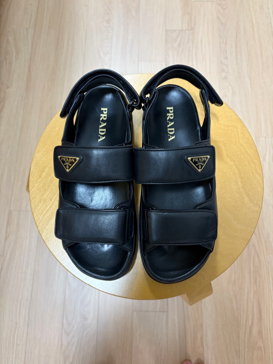 프라다 나파 가죽 샌들 상품이미지1