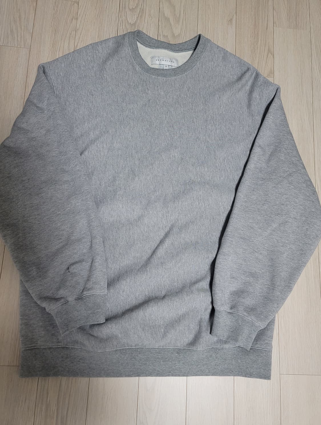 [5사이즈] 브라운야드 에센셜 맨투맨 스웻셔츠 그레이 상품이미지1