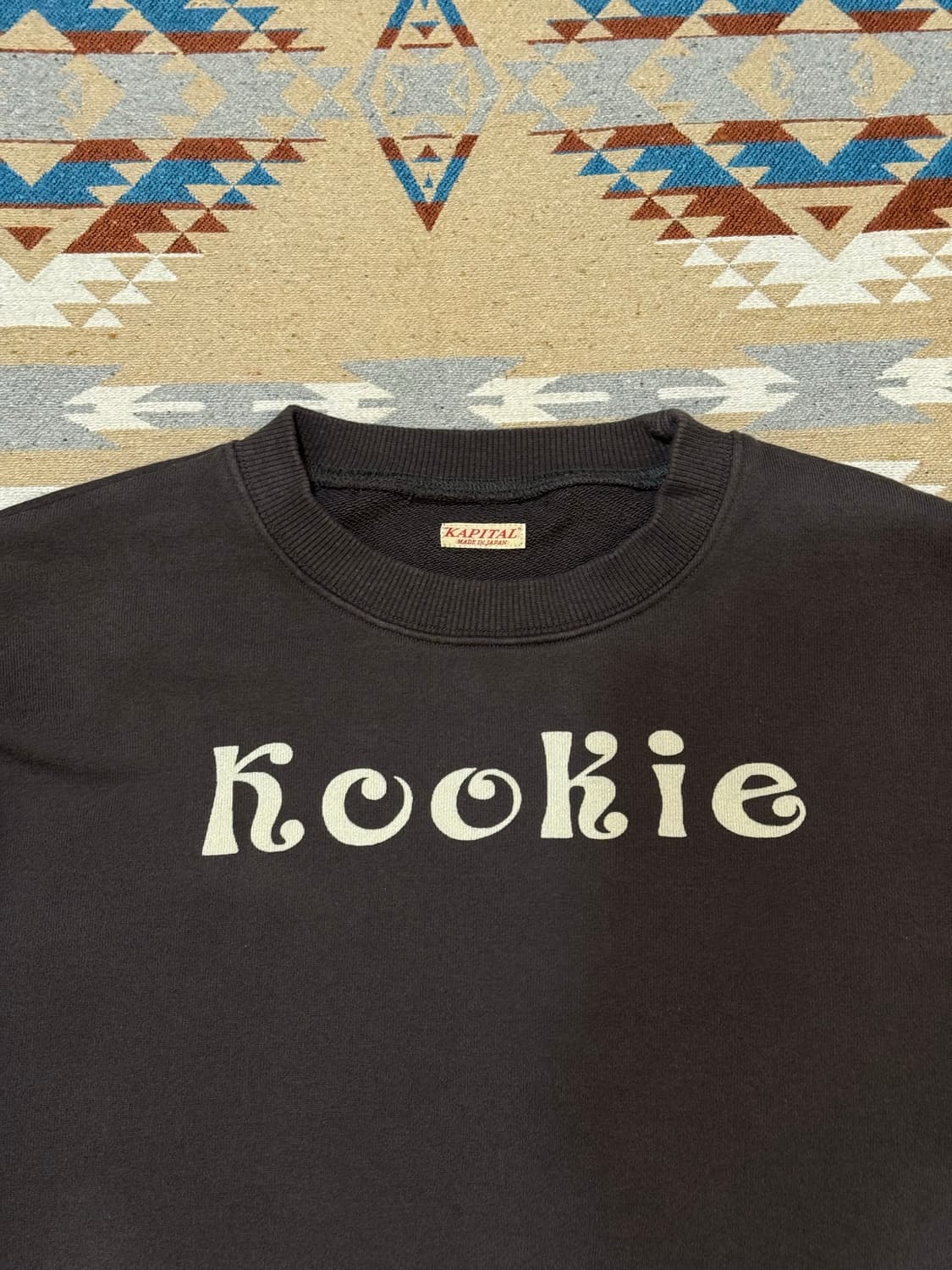 [4][XL] 캐피탈 30 크루 스웨트셔츠 쿠키 패치 잉크 블랙 상품이미지2