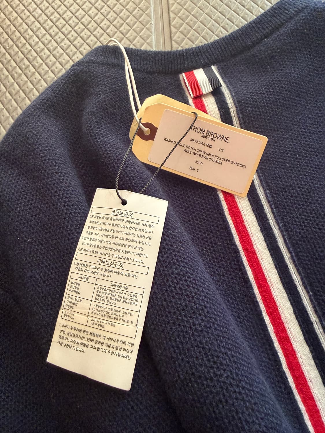 [정품 새상품]톰브라운 백삼선 니트  상품이미지5