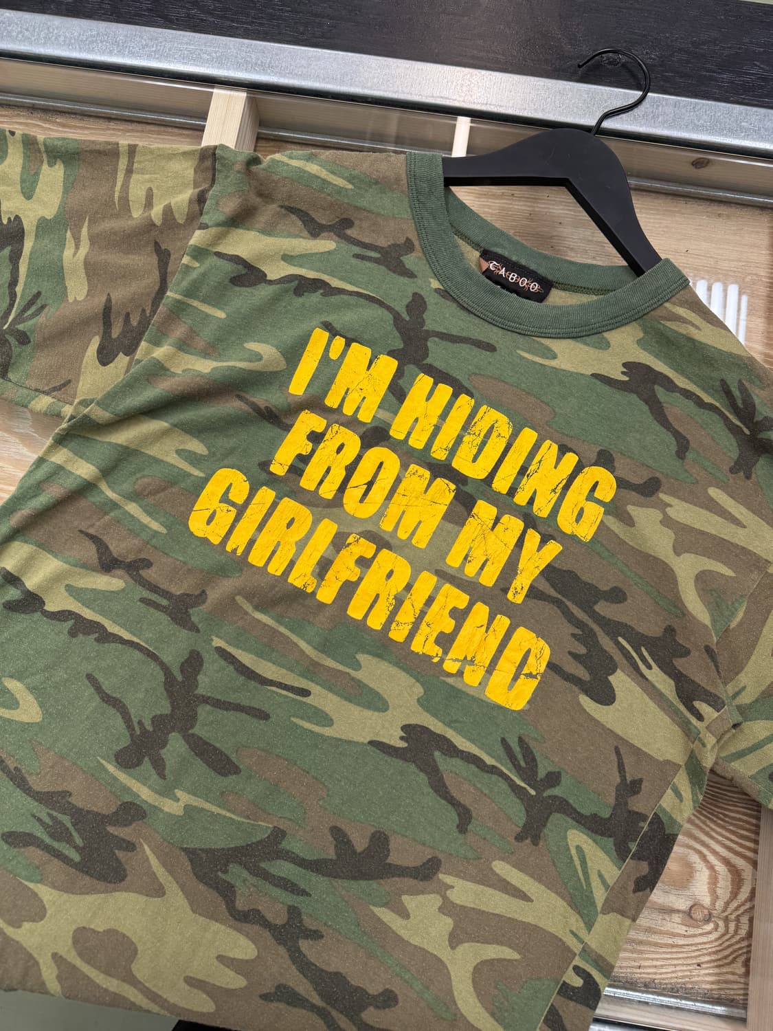 Taboo 아임 하이딩 프롬 마이 걸프렌드 티 상품이미지5