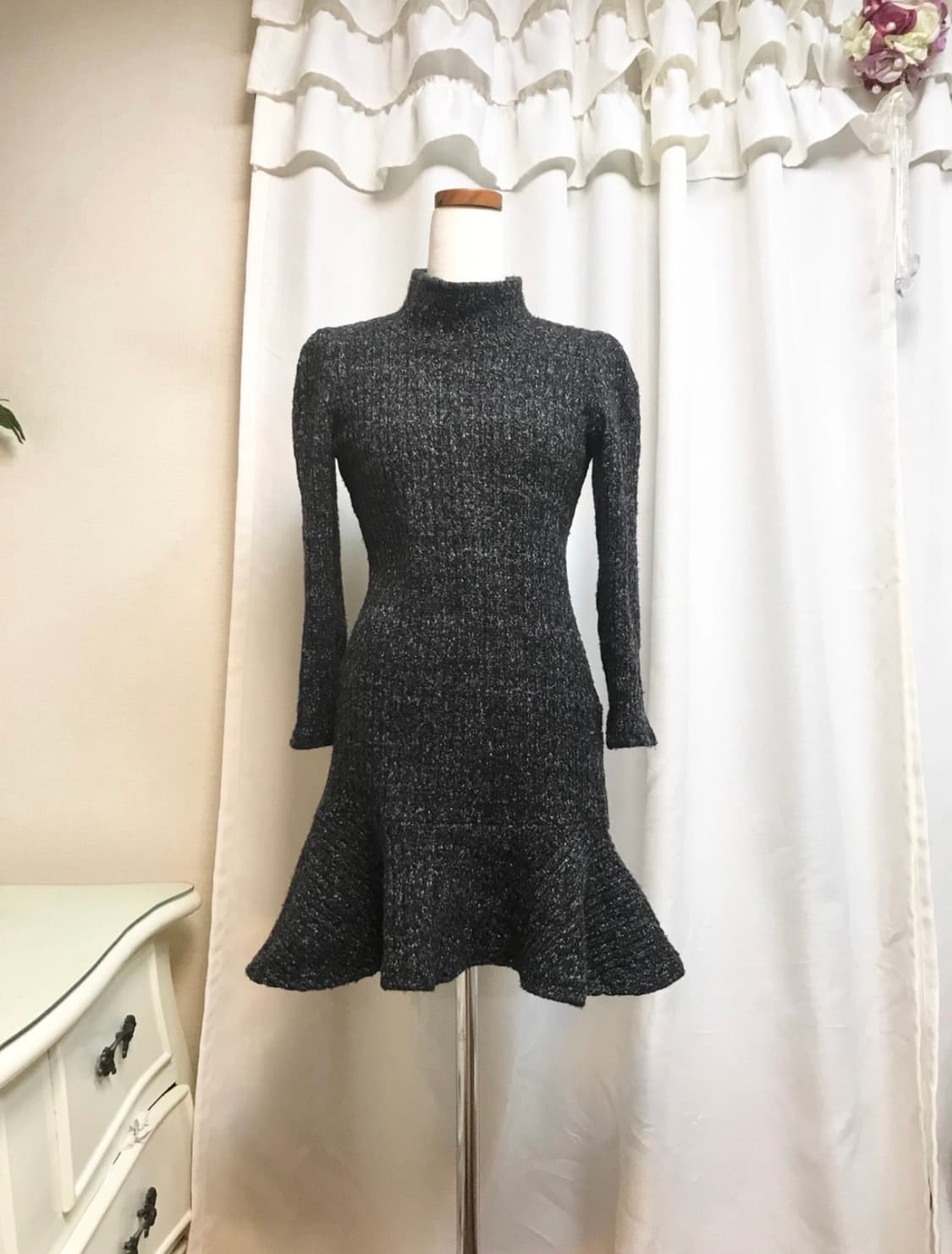 55~66 다크 그레이 컬러 플레어 니트 원피스 상품이미지3