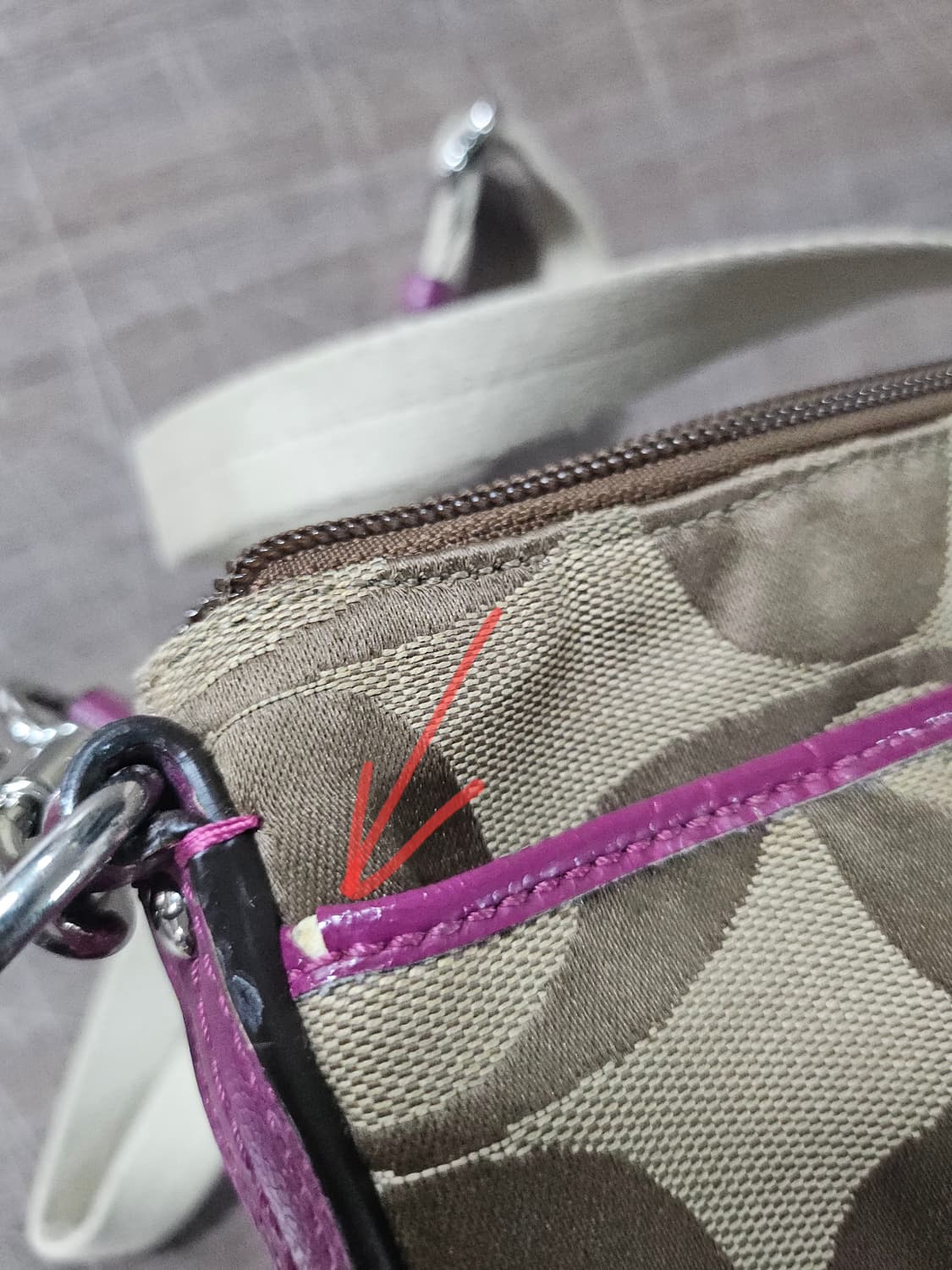 [F] 코치 시그니처로고 퍼플핑크 크로스백 가방 상품이미지7