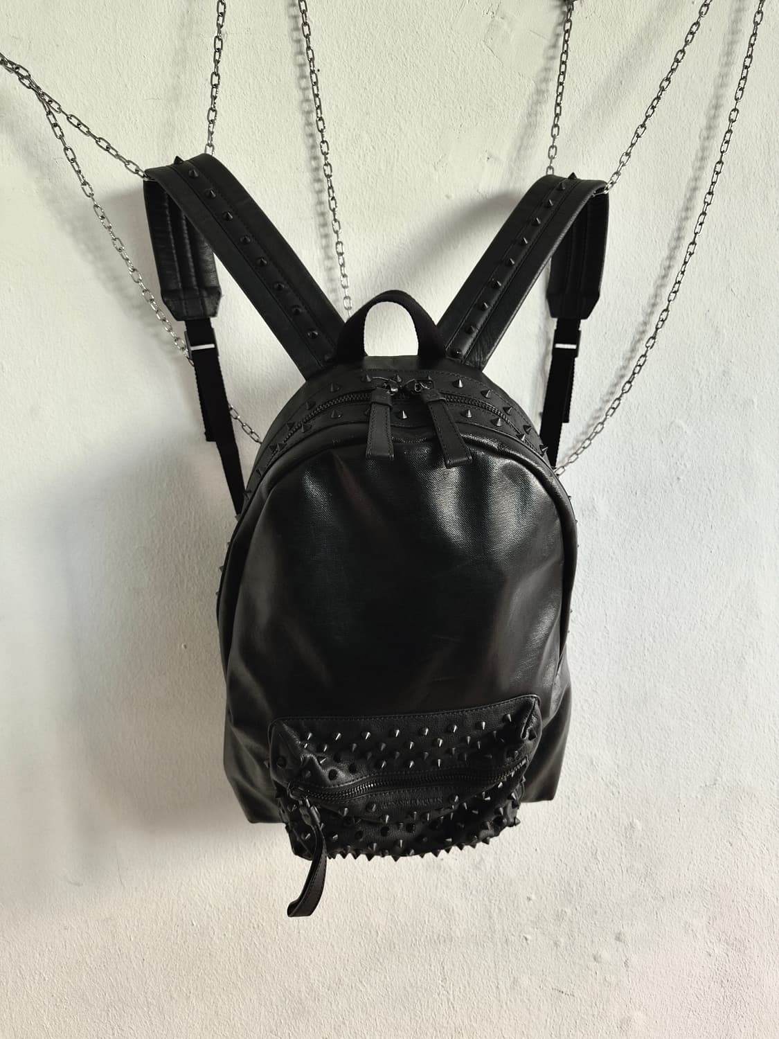 알렉산더 맥퀸 스터드 스컬지퍼 오피움 백팩 상품이미지1