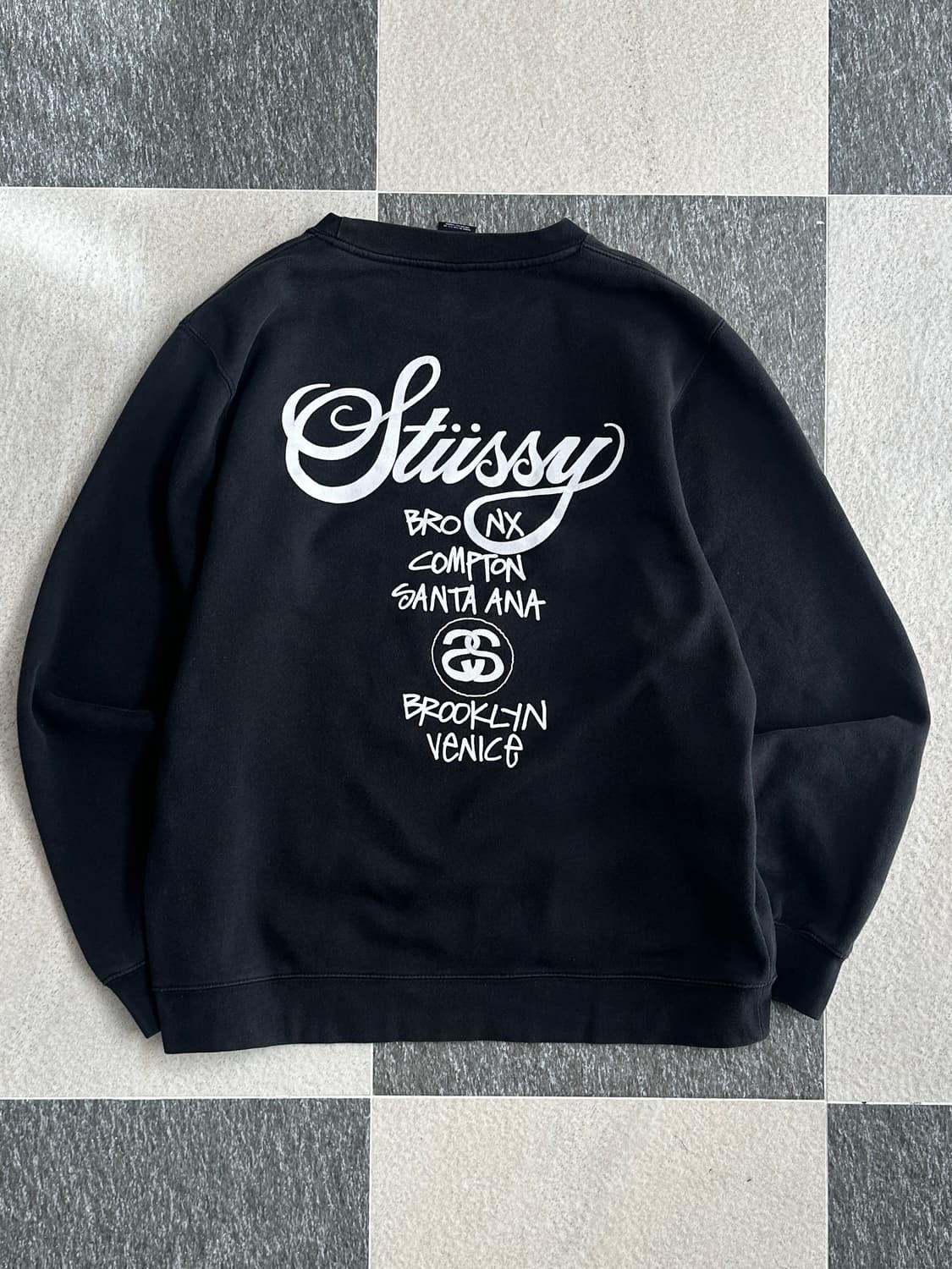 스투시 블랙 월드투어 맨투맨 상품이미지2