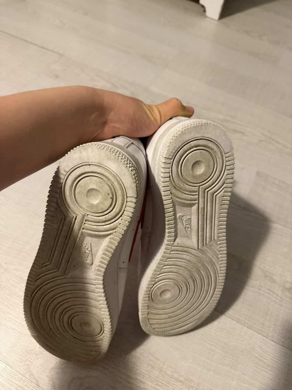 나이키x슈프림 에어포스 1 로우 화이트 스피드 레드-상하이 스토어 한정 상품이미지7