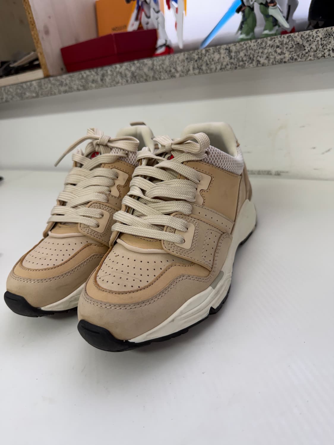 정품) 산드로 여성 누벅 레더 스니커즈 240-245 상품이미지2