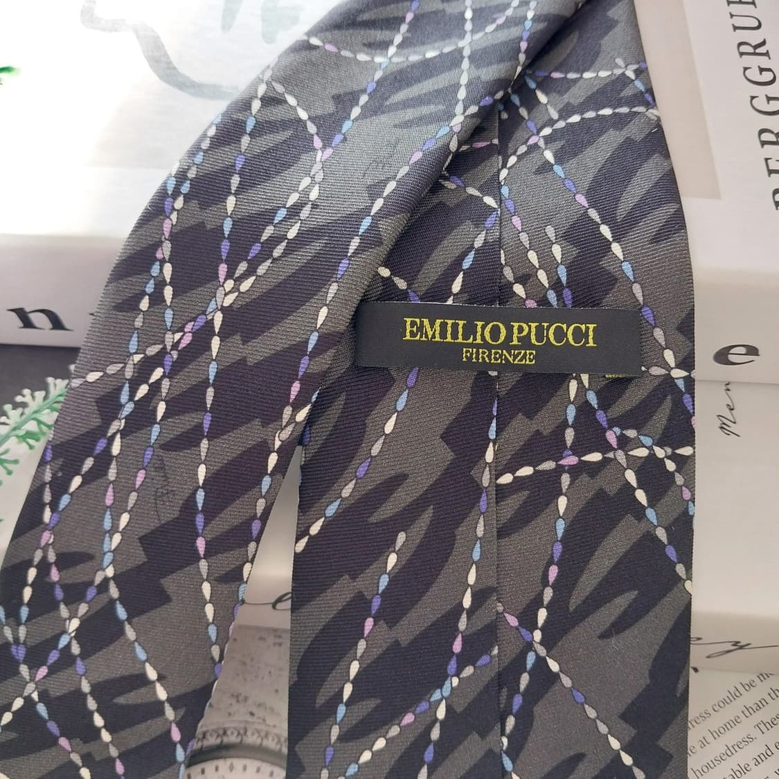 에밀리오 푸치 실크 블랙 지오메트릭 넥타이 8.7cm A+등급 K1344 상품이미지5